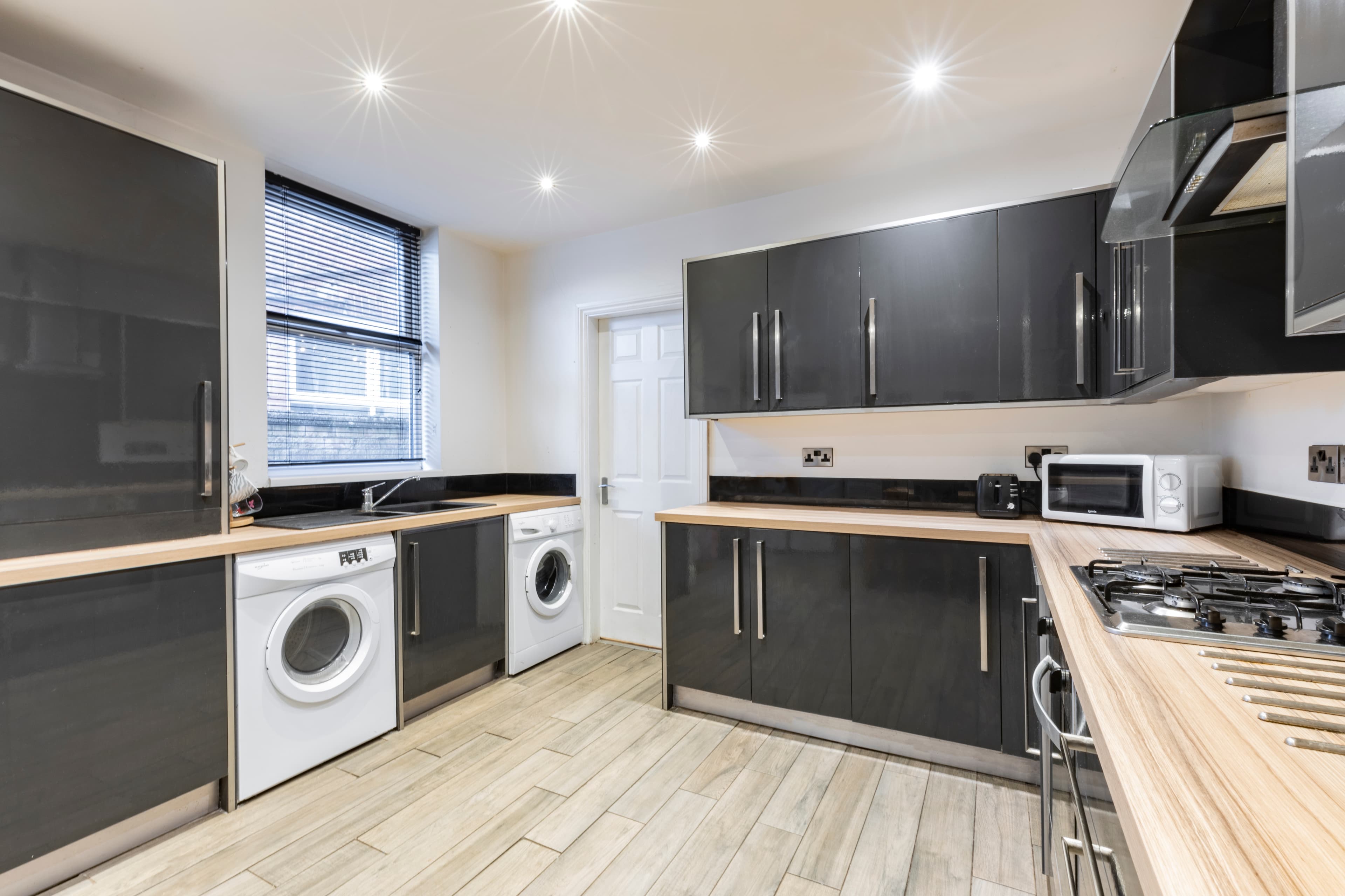 5 Bed House - Heathcote Street thumbnail 3