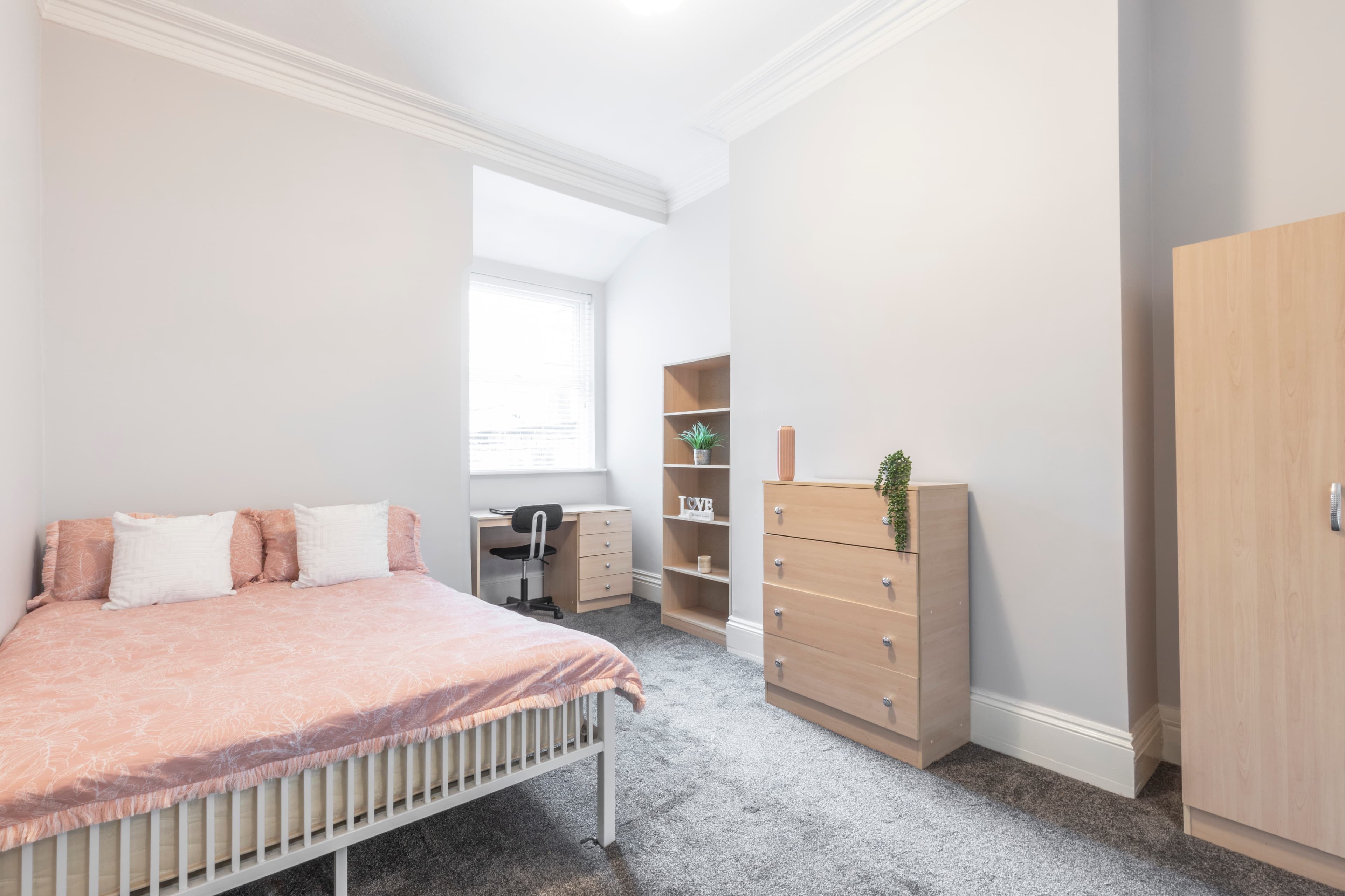 5 Bed House - Heathcote Street thumbnail 5