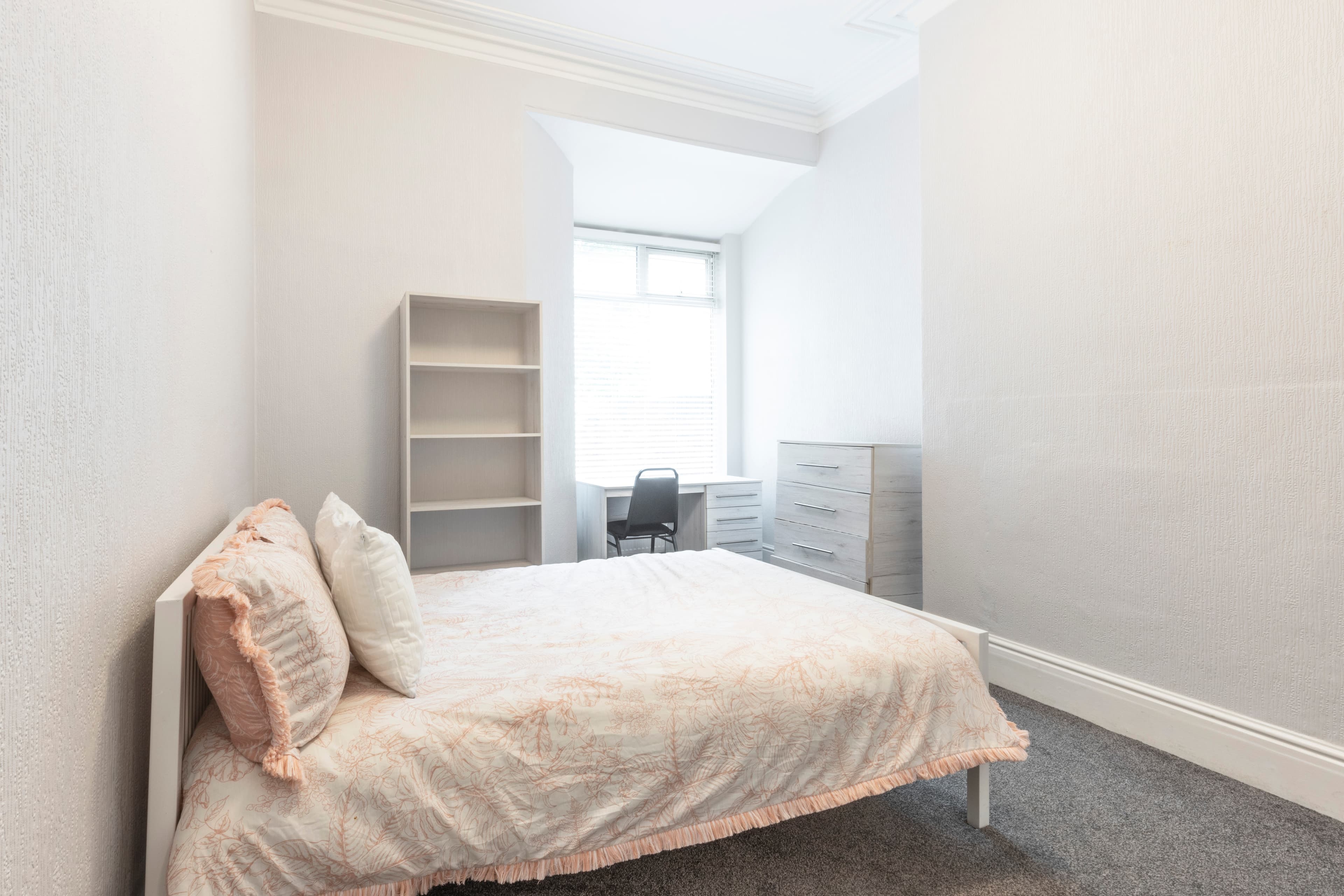 5 Bed House - Heathcote Street thumbnail 4