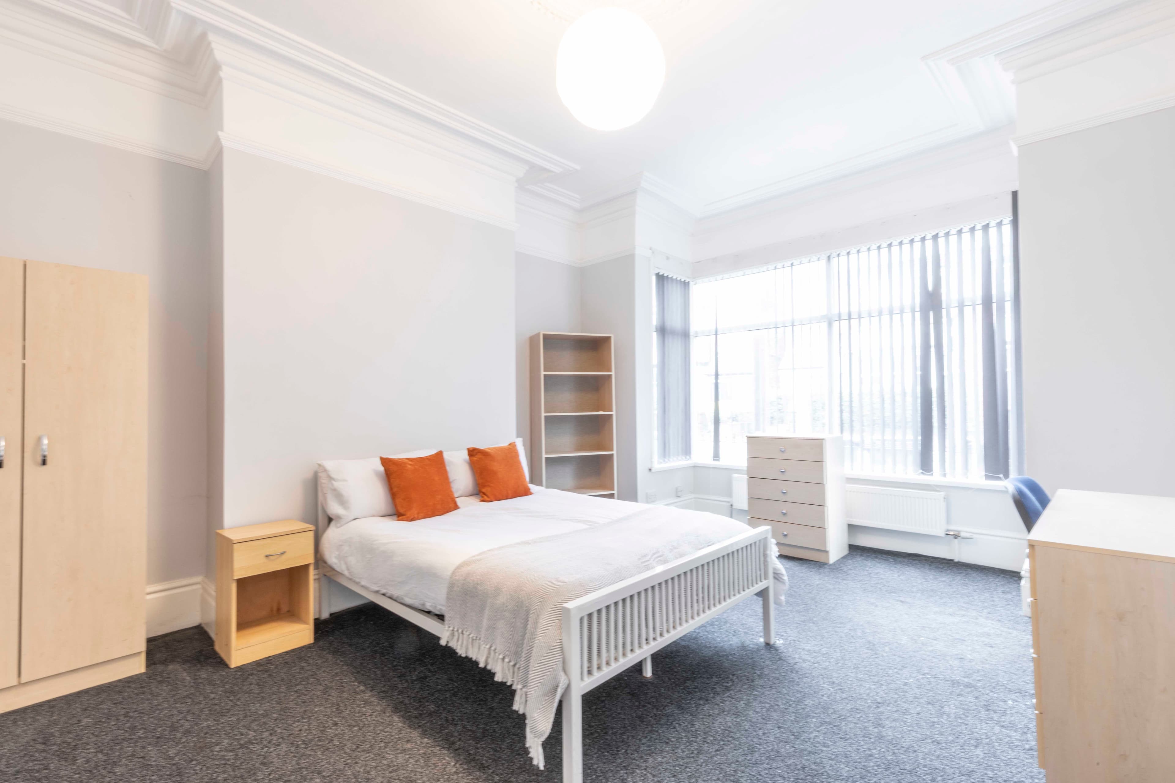 5 Bed House - Heathcote Street thumbnail 3