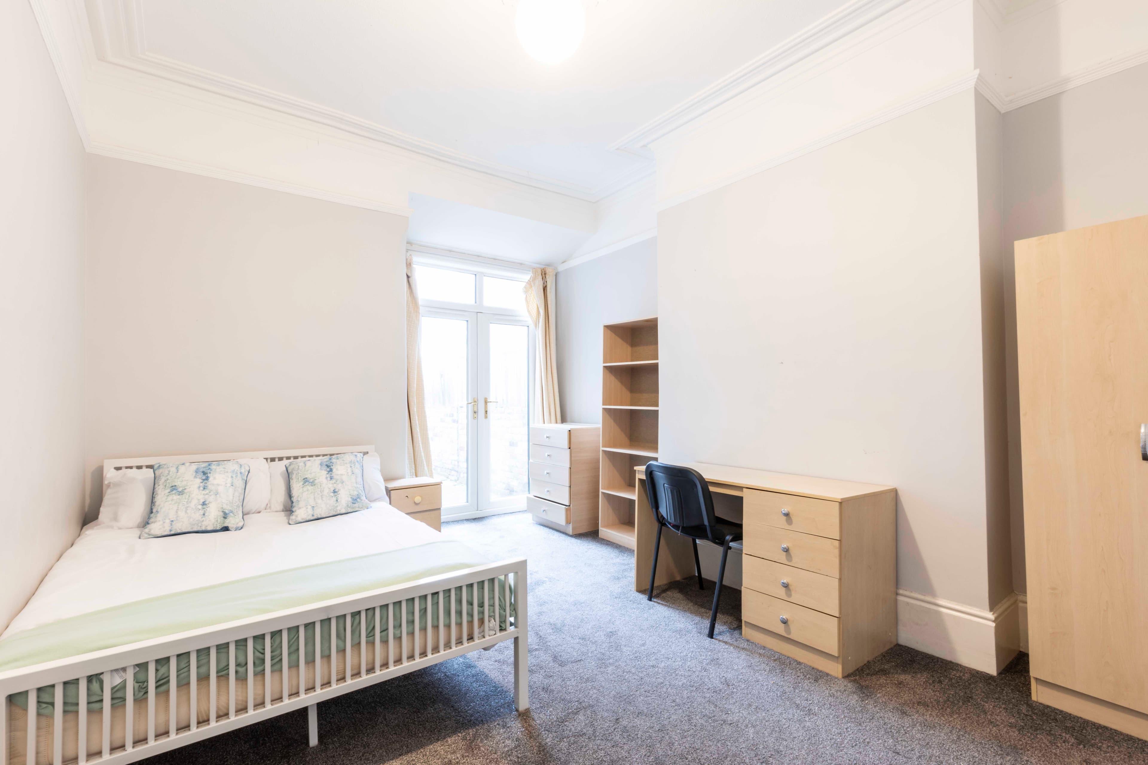 5 Bed House - Heathcote Street thumbnail 4