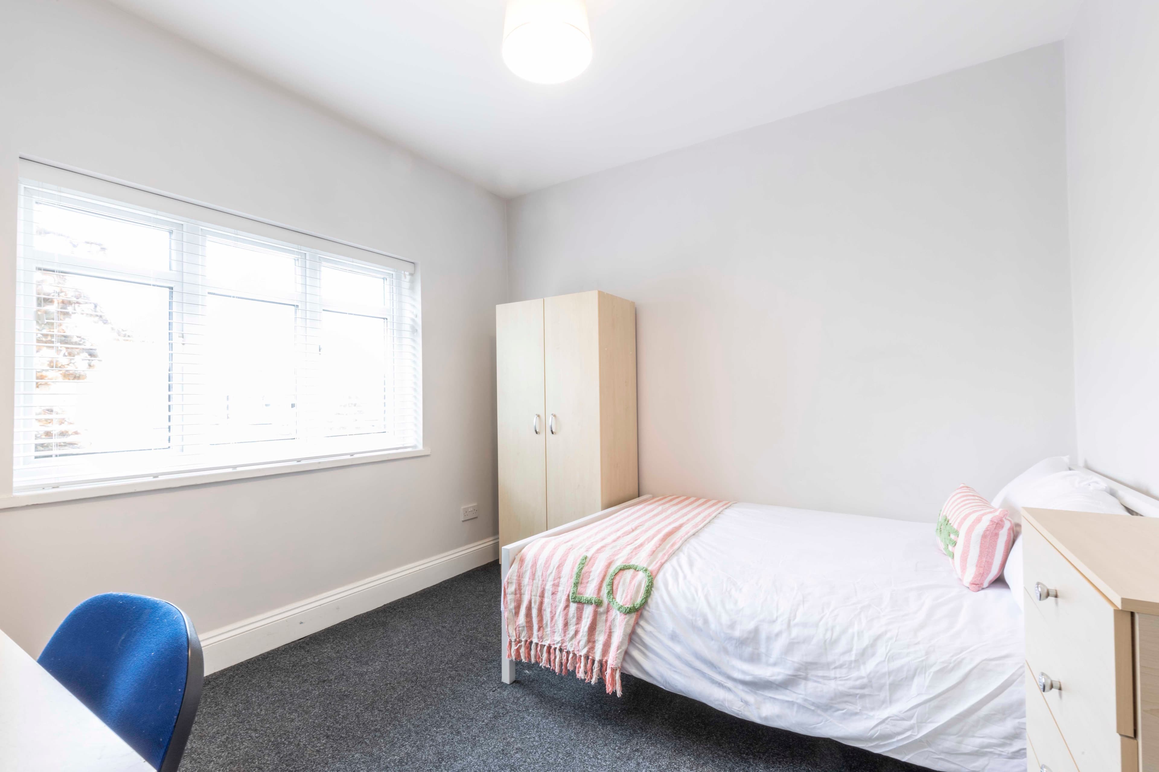 5 Bed House - Heathcote Street thumbnail 6