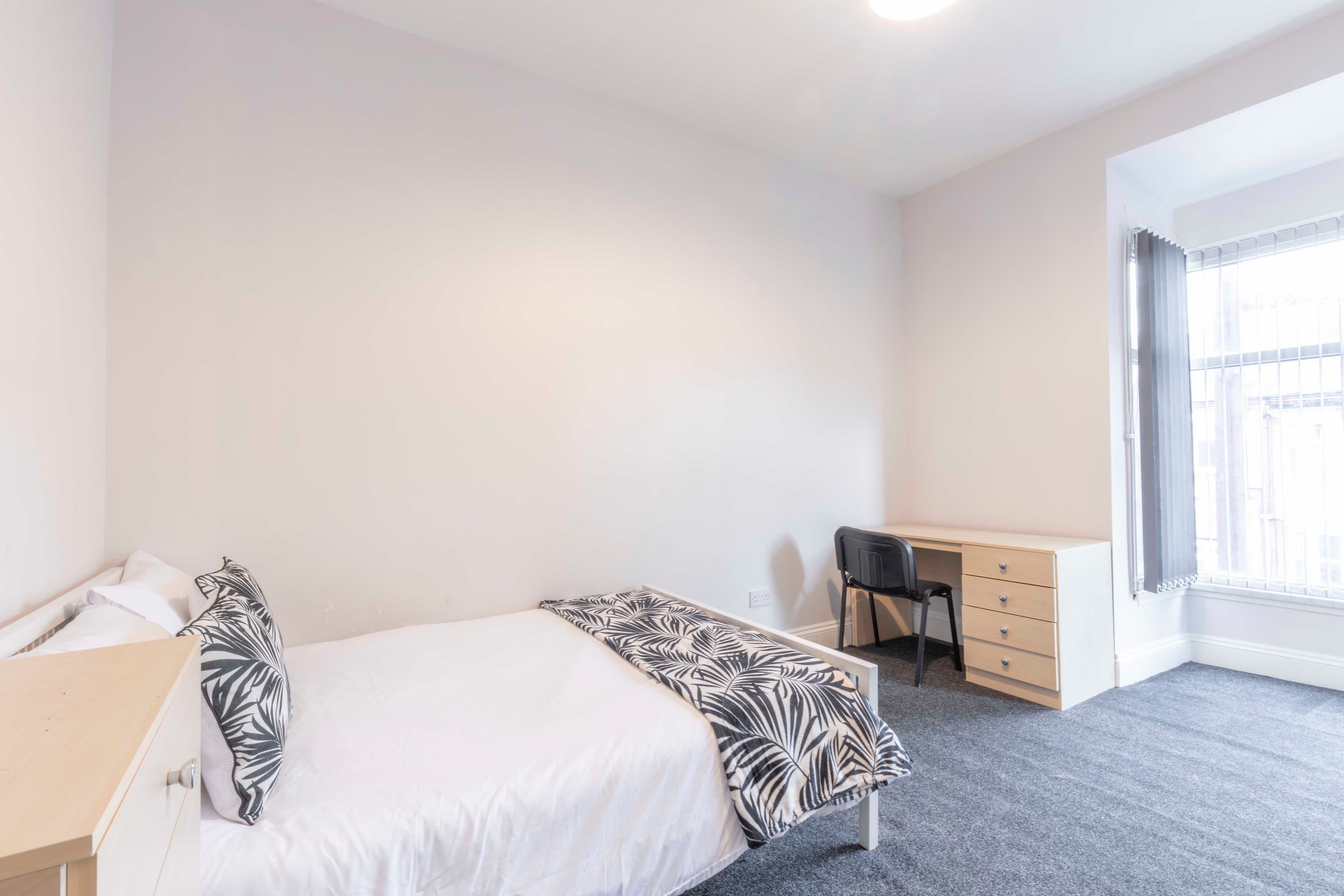 5 Bed House - Heathcote Street thumbnail 7