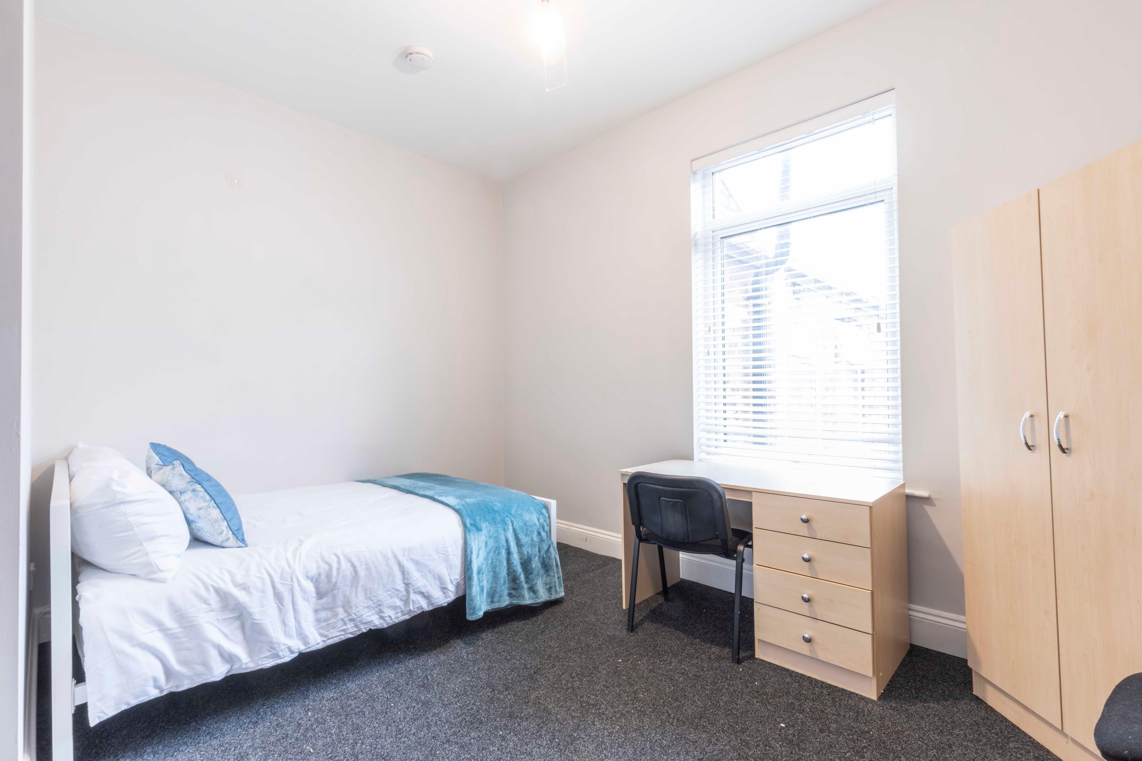 5 Bed House - Heathcote Street thumbnail 8