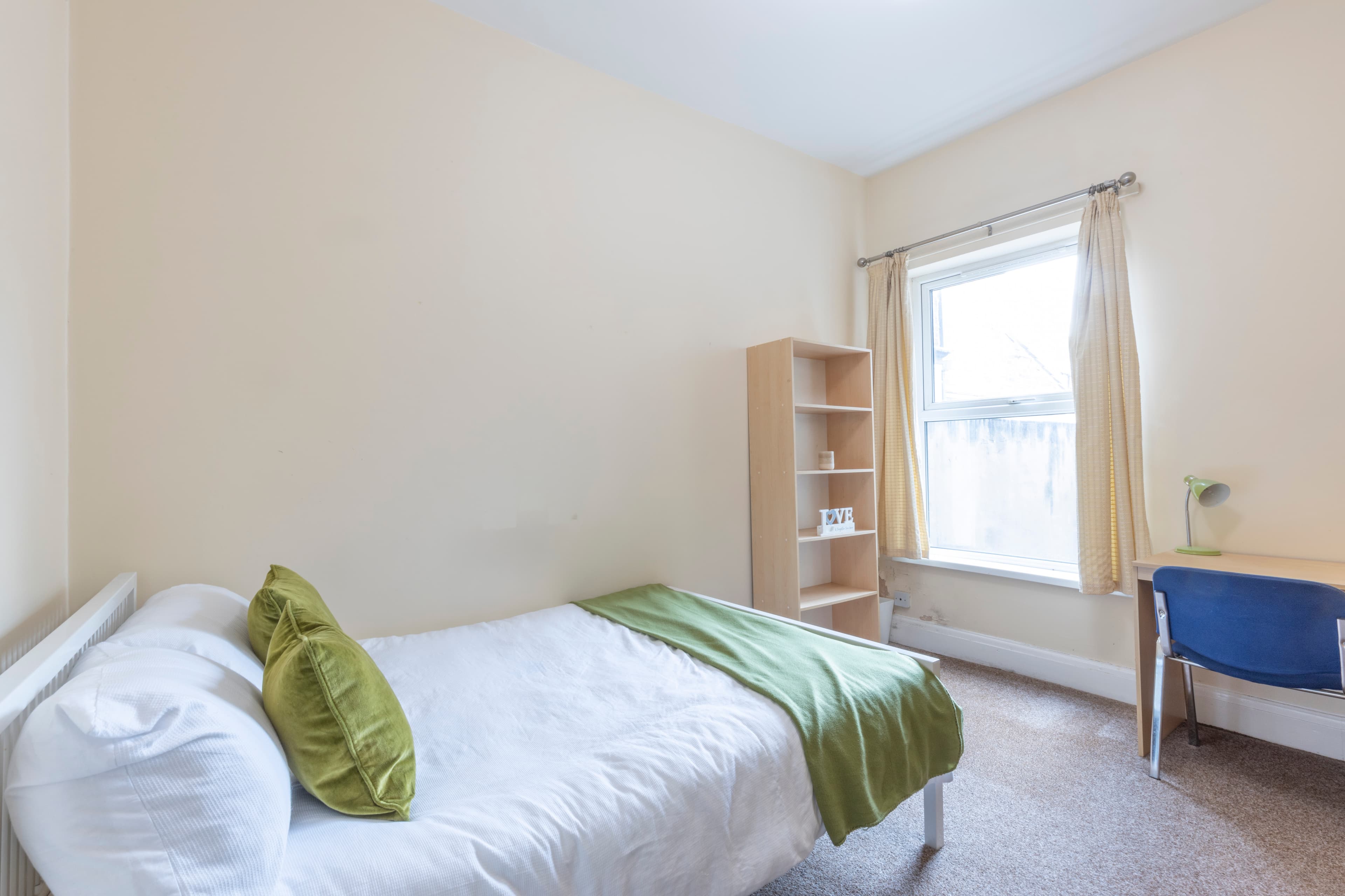 5 Bed House - Heathcote Street thumbnail 4