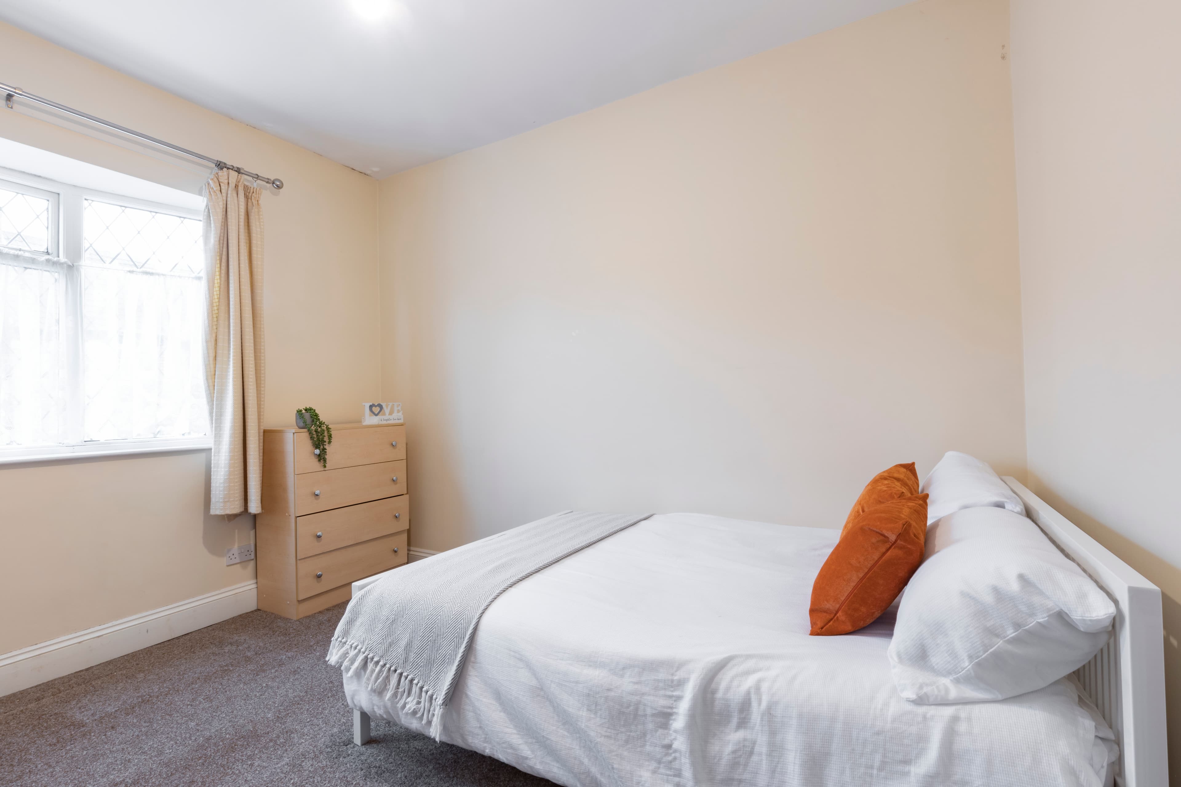 5 Bed House - Heathcote Street thumbnail 5