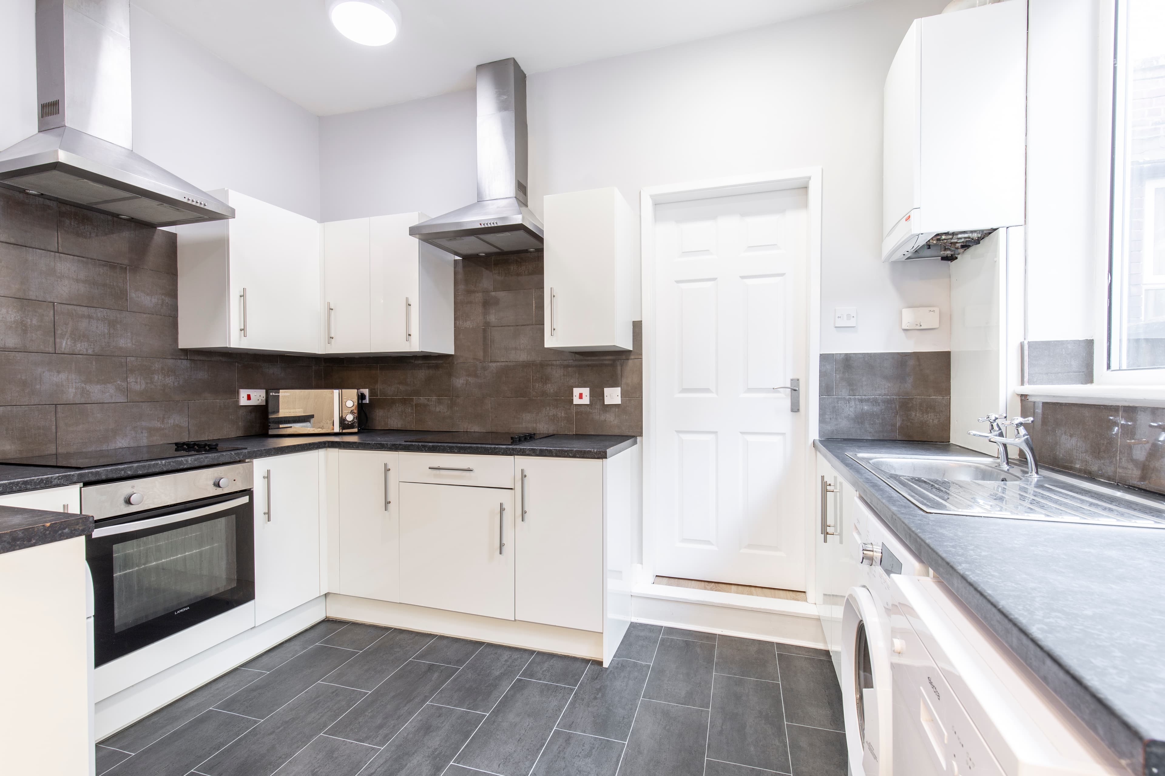 6 Bed House - Heathcote Street thumbnail 2