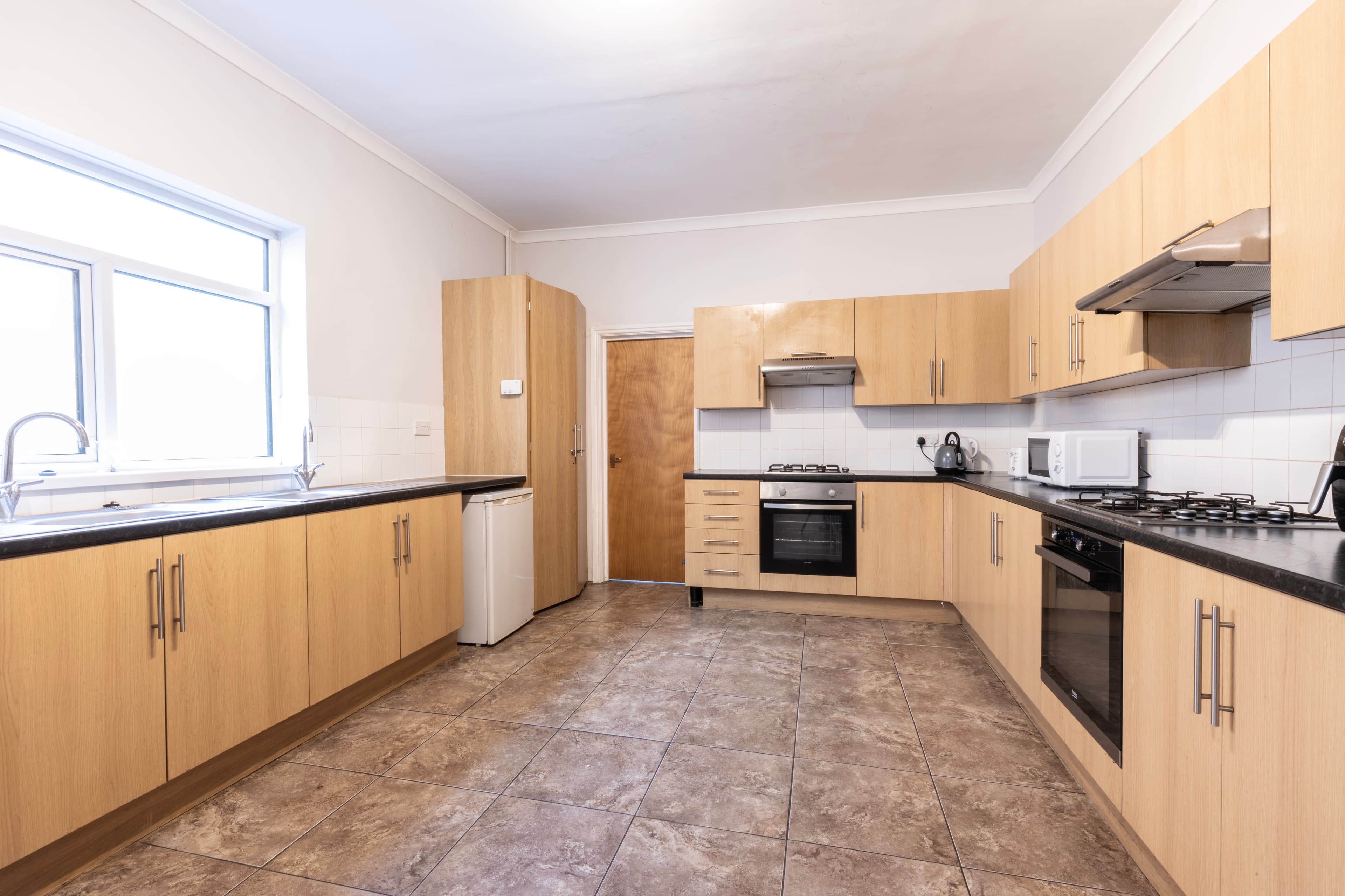 7 Bed House - Heathcote Street thumbnail 2