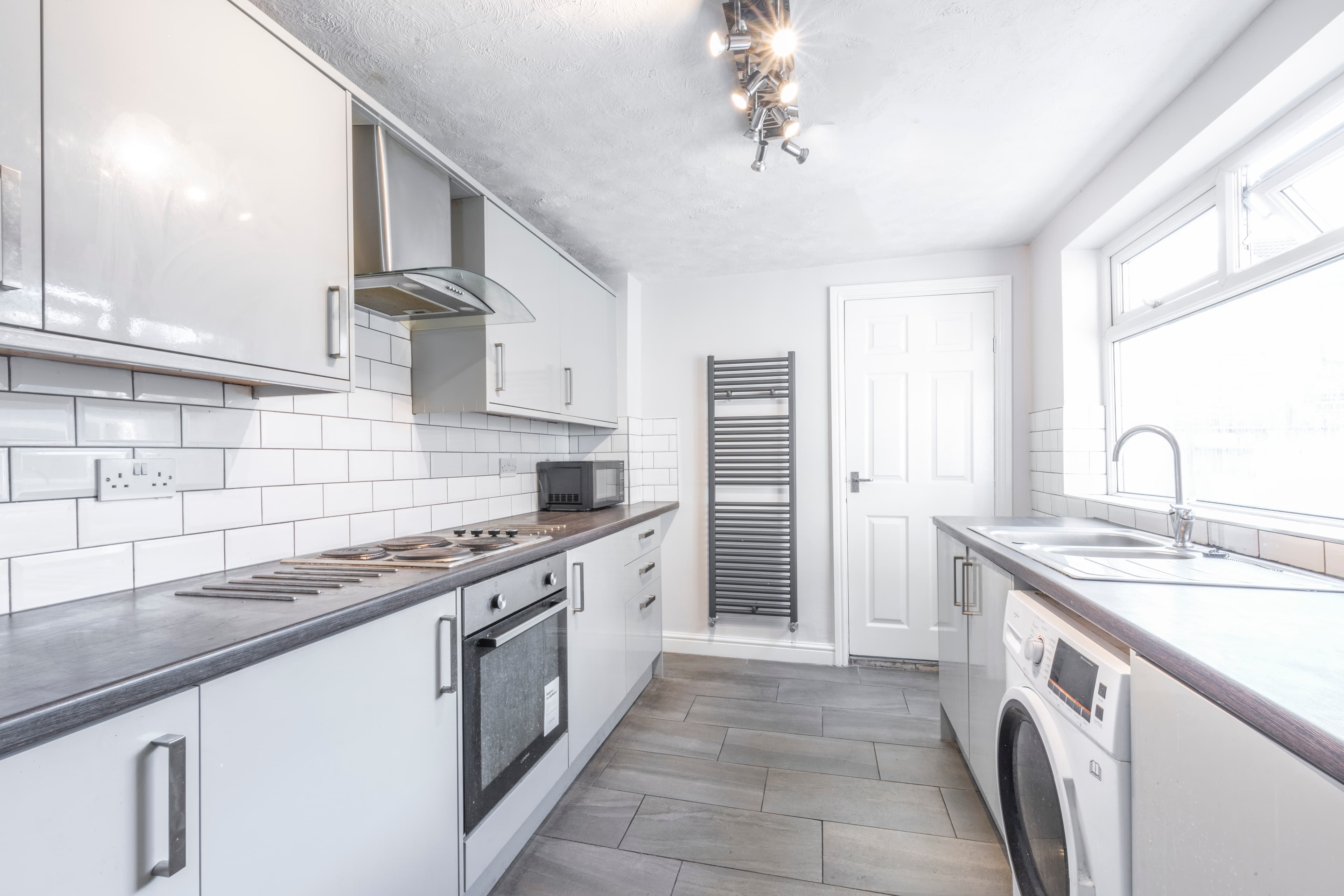 4 Bed House - Exmouth Street photo 1