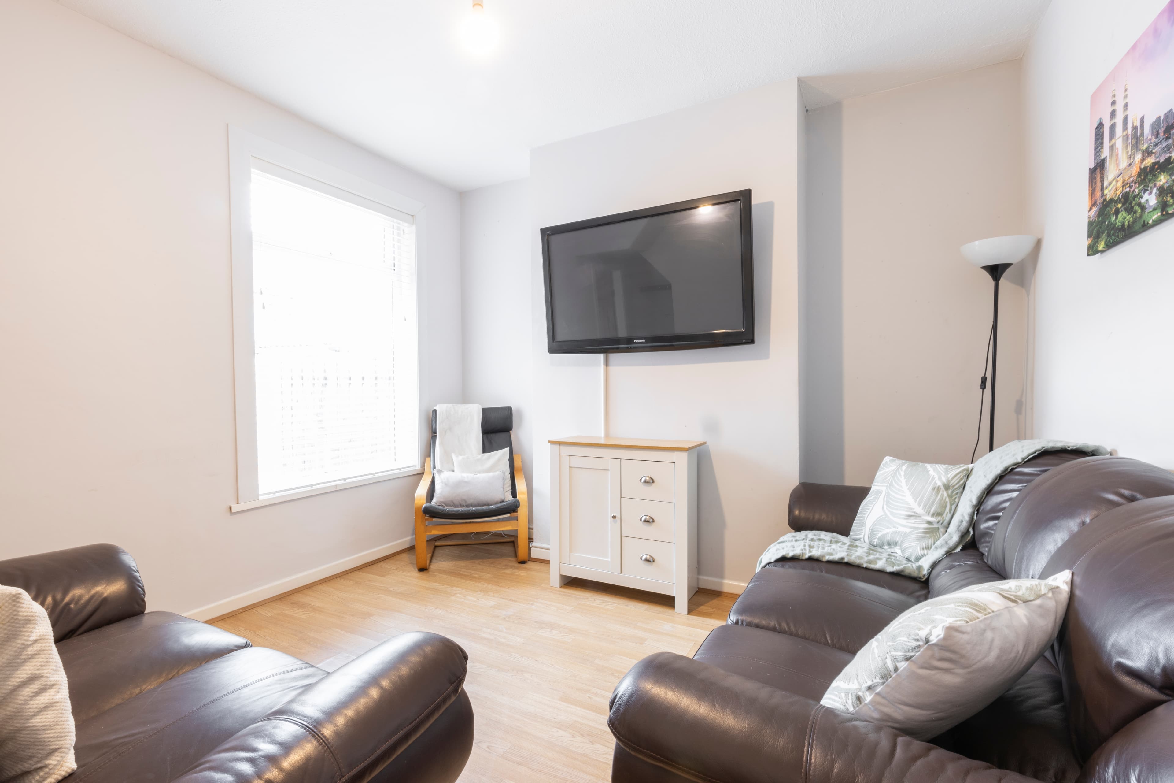 4 Bed House - Exmouth Street thumbnail 2