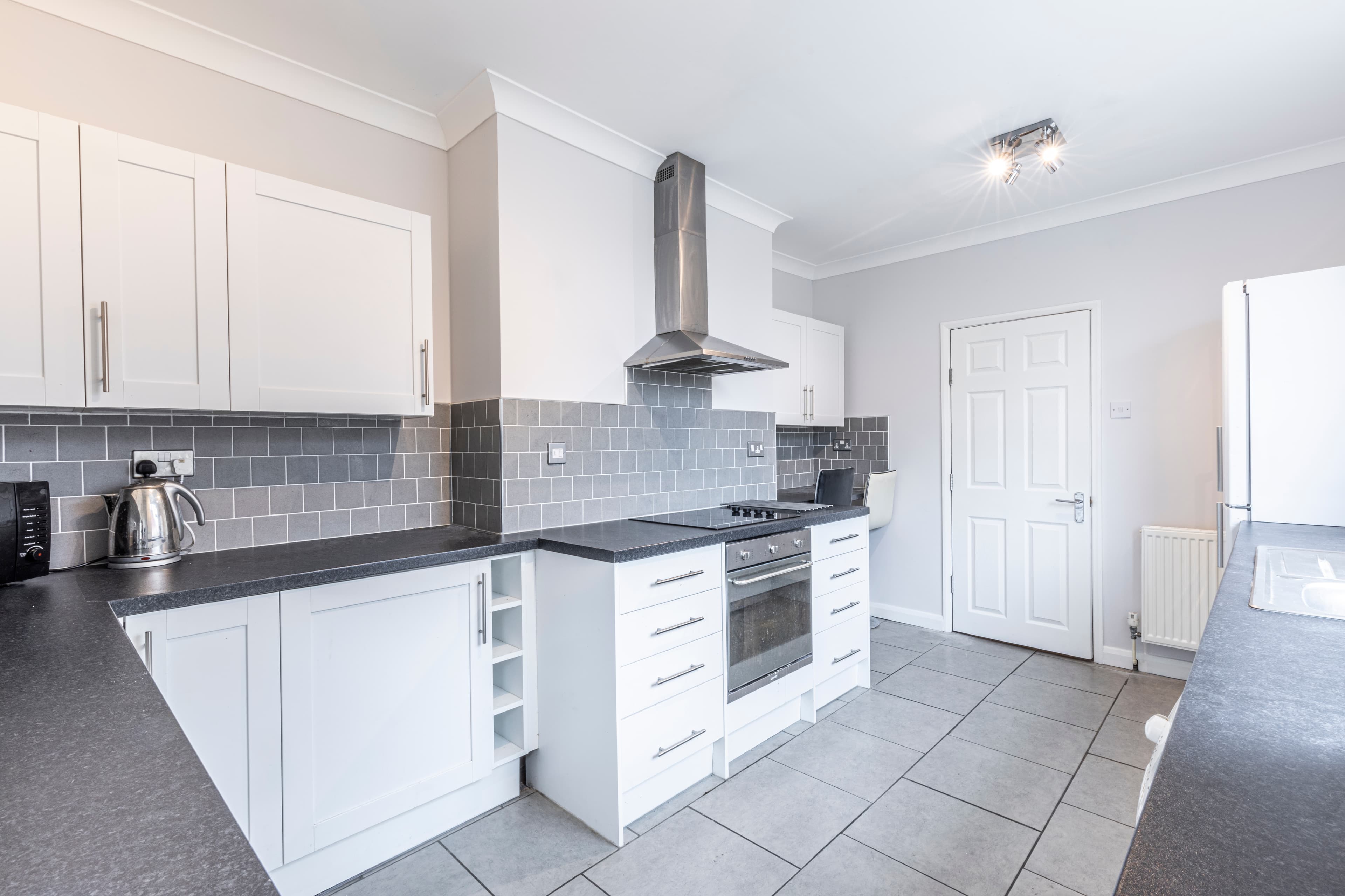 4 Bed House - Ventnor Street photo 1