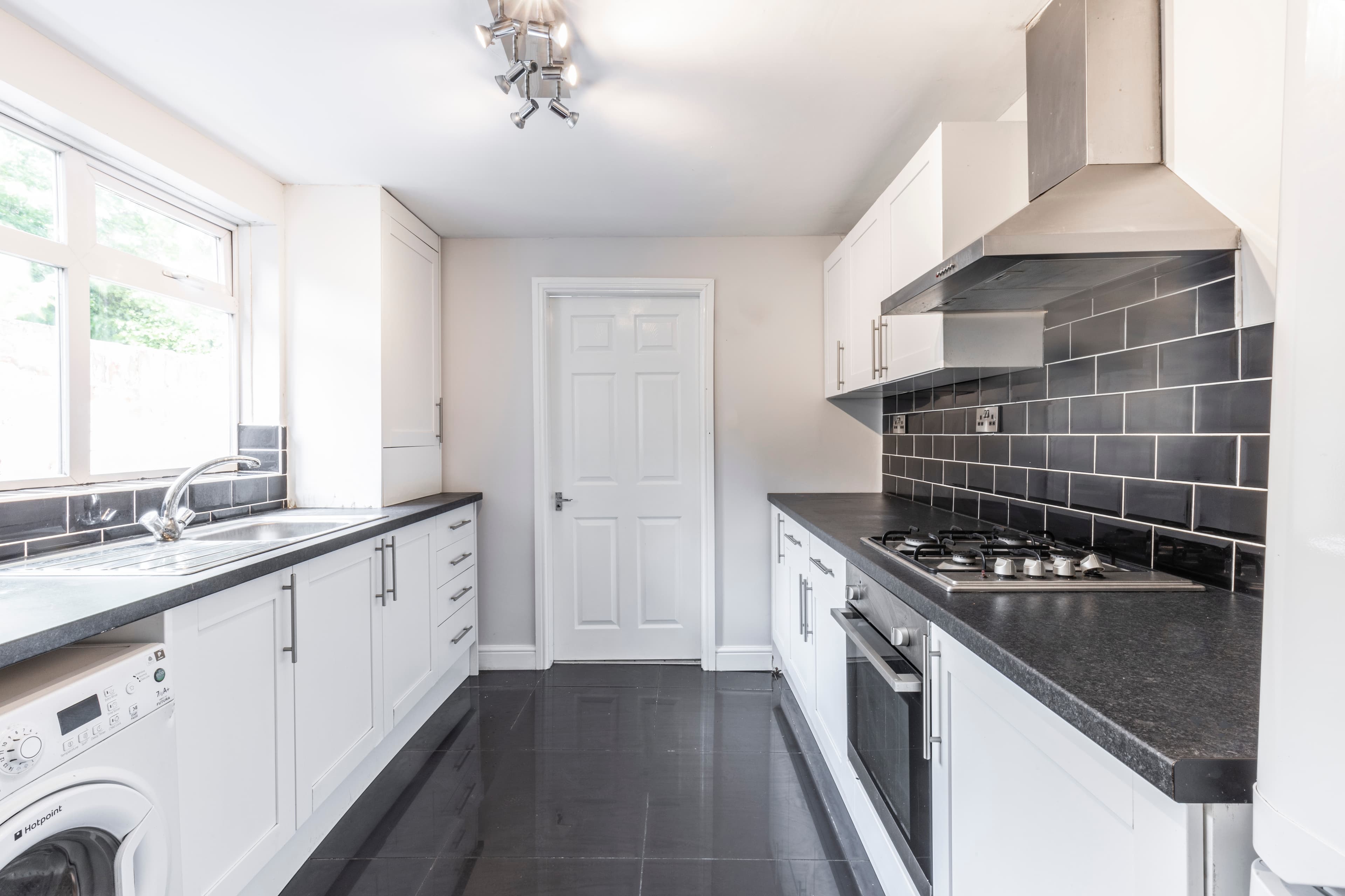 4 Bed House - Ventnor Street photo 1