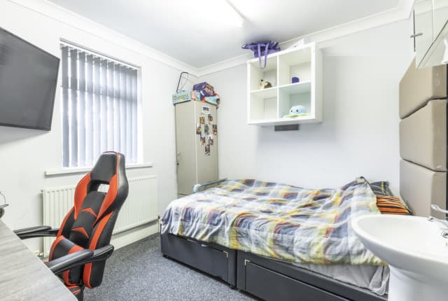 5 Bed House - Grafton Street thumbnail 7