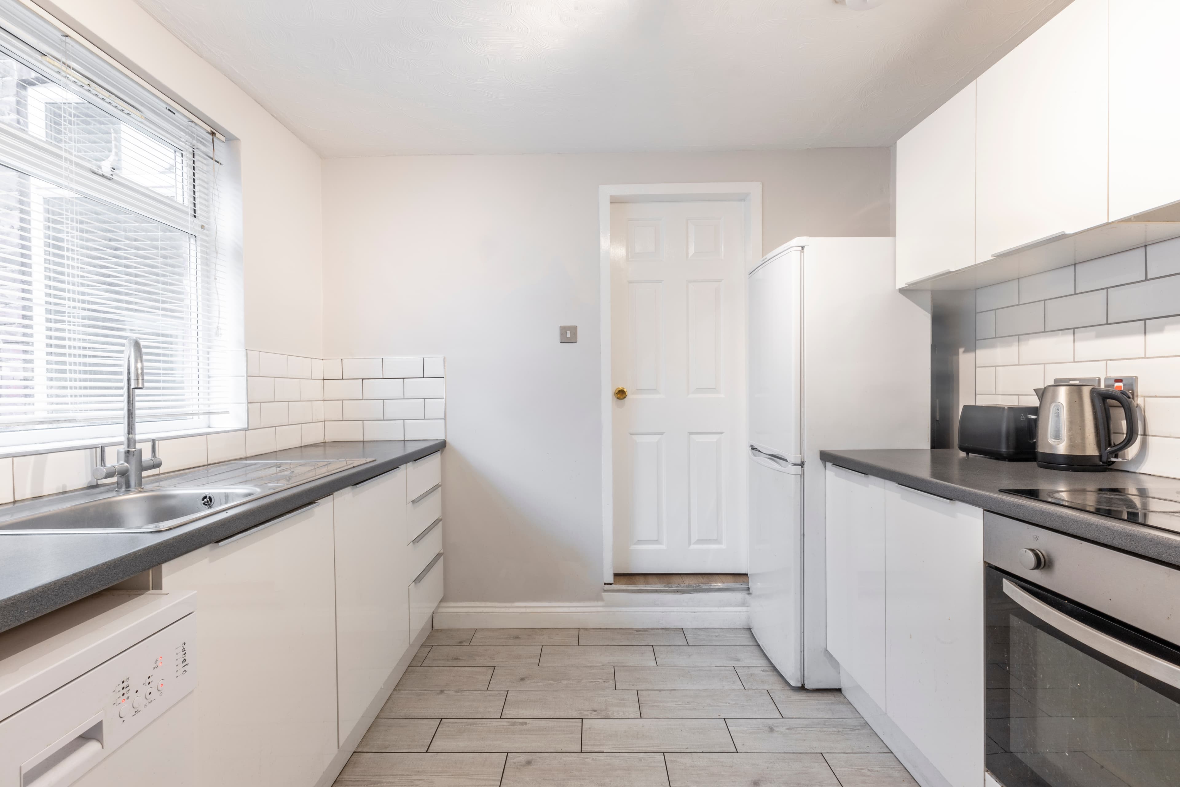 4 Bed House - Lambton Street photo 1