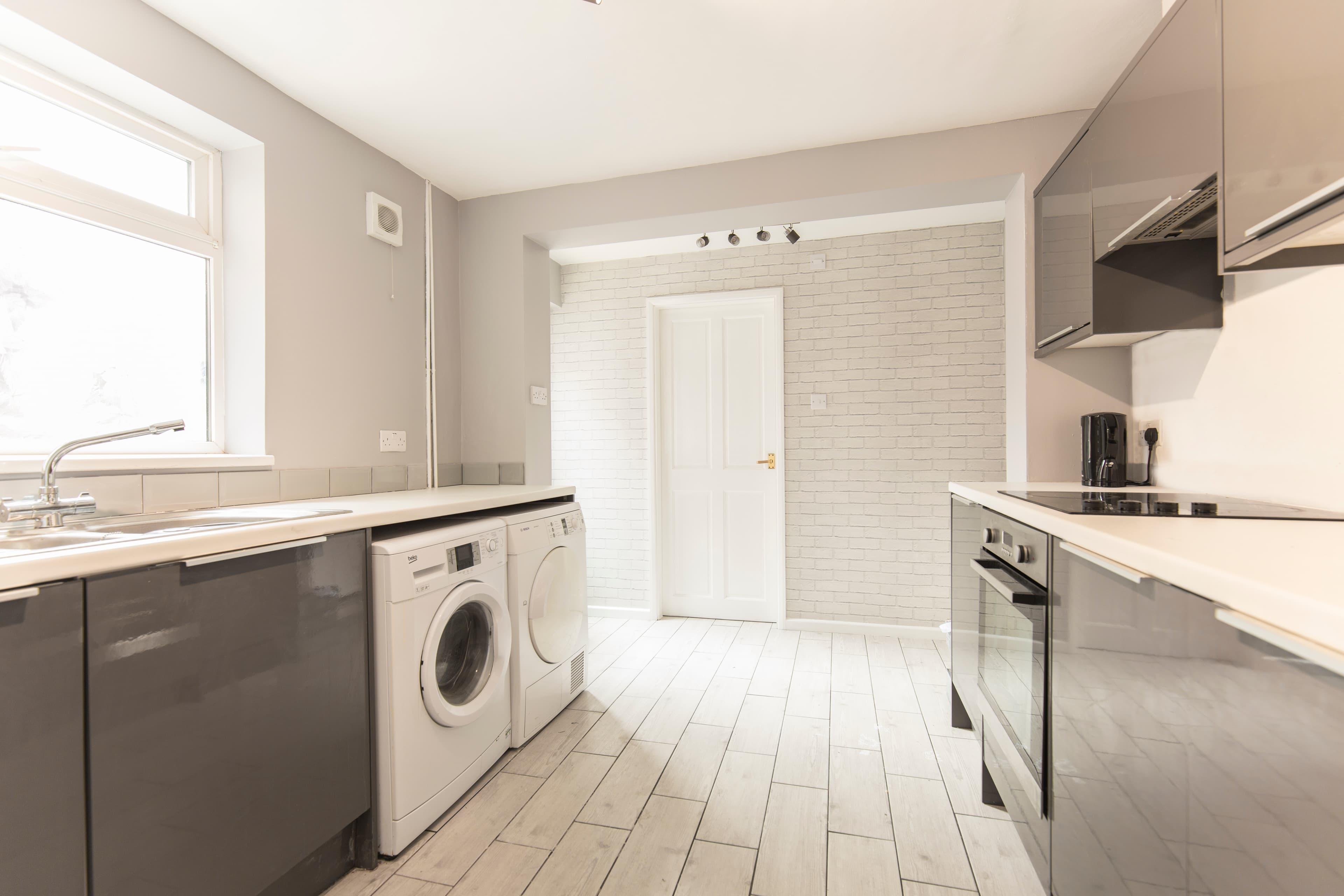 4 Bed House - Lambton Street photo 1