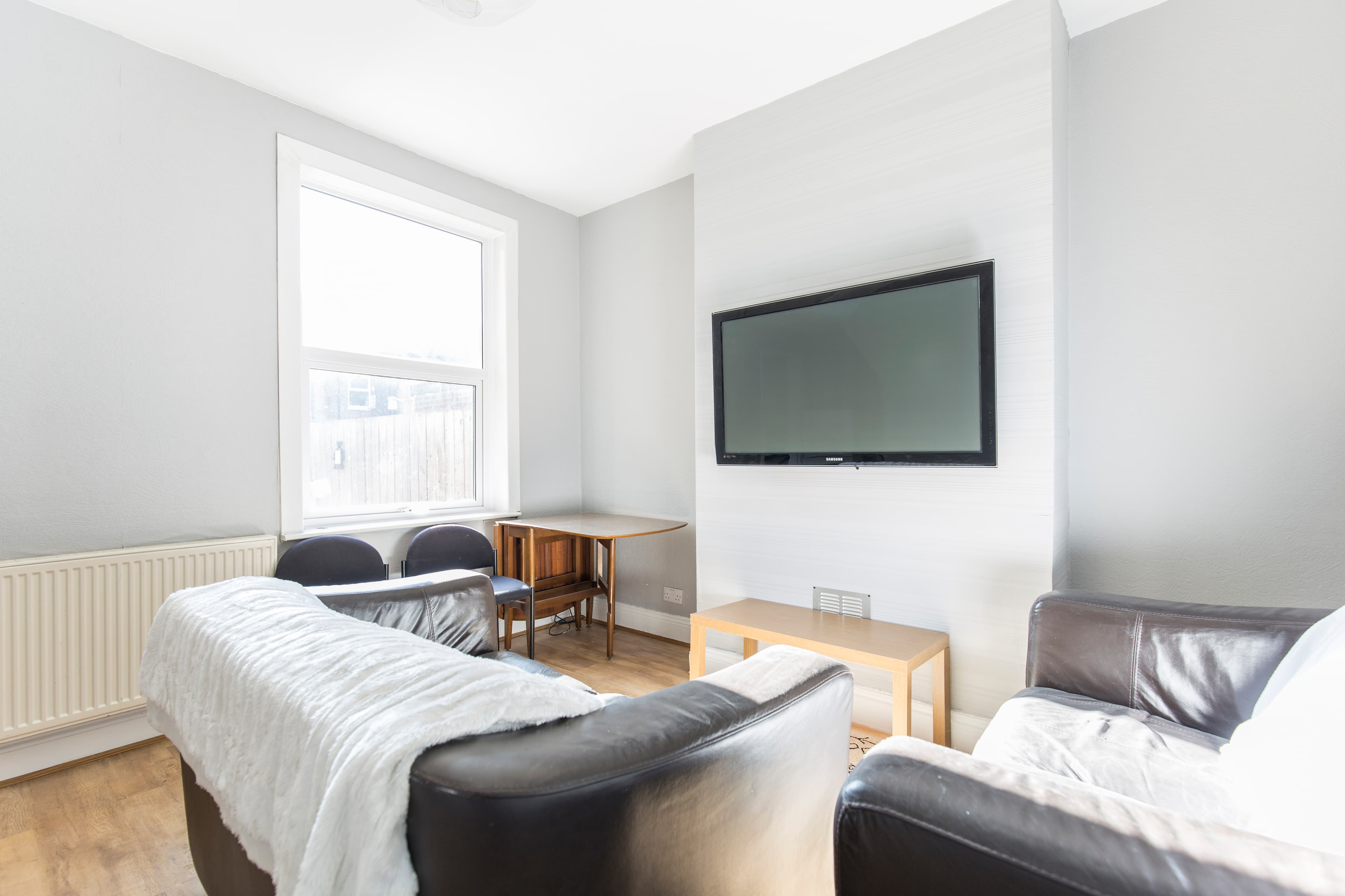 3 Bed House - Raglan Street photo 1