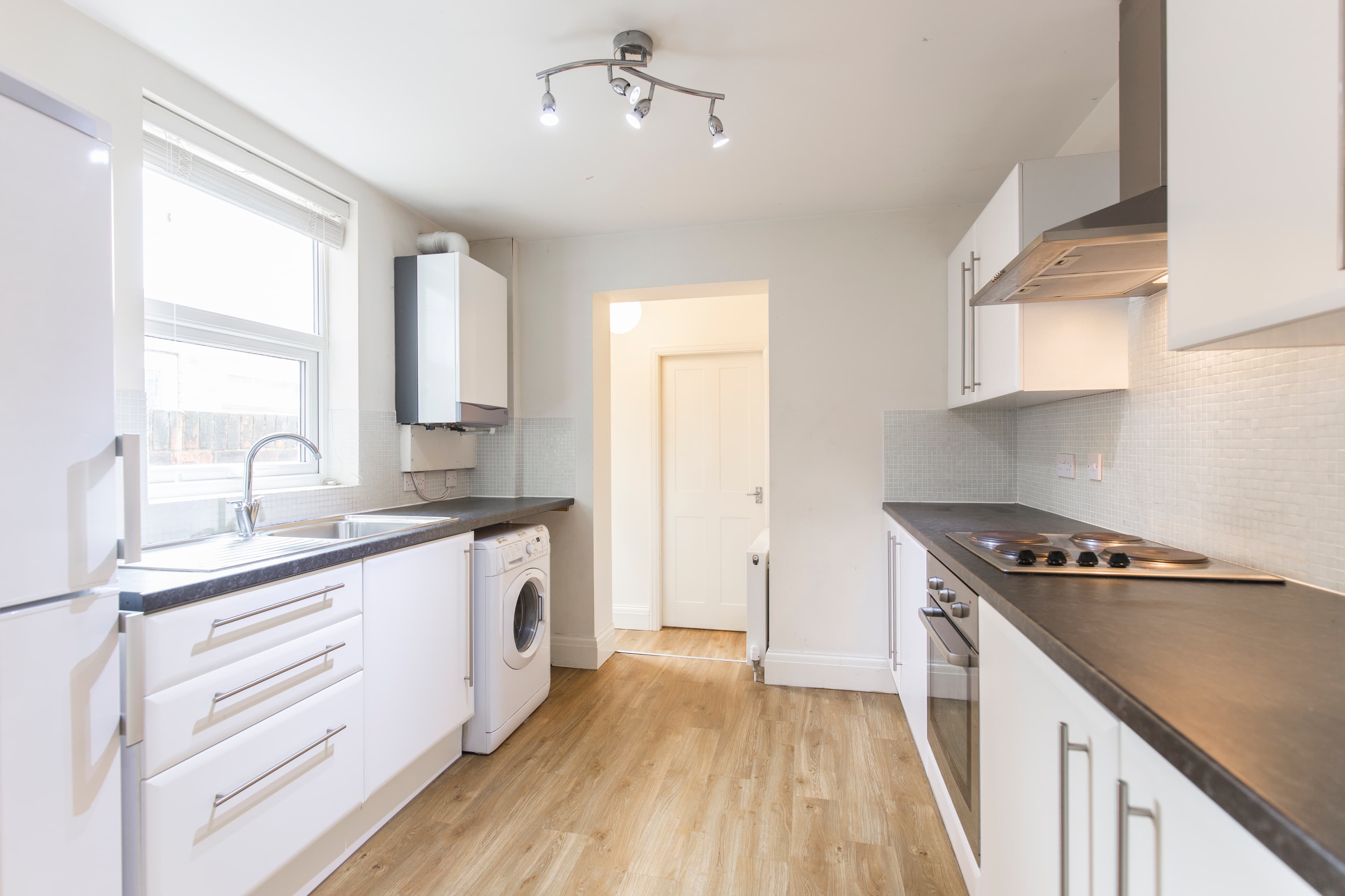 4 Bed House - Raglan Street photo 1