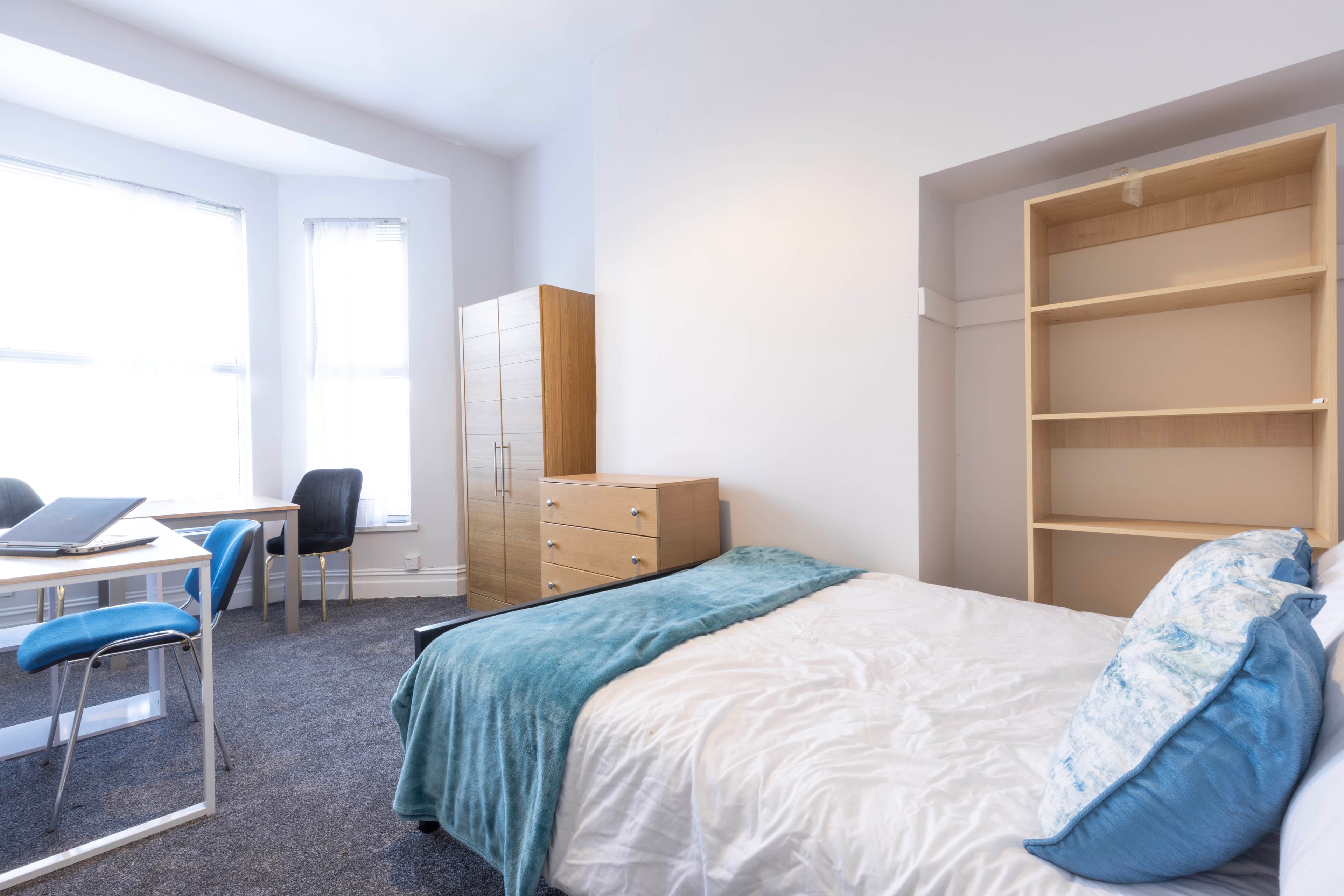 7 Bed House - Ash Gove thumbnail 3