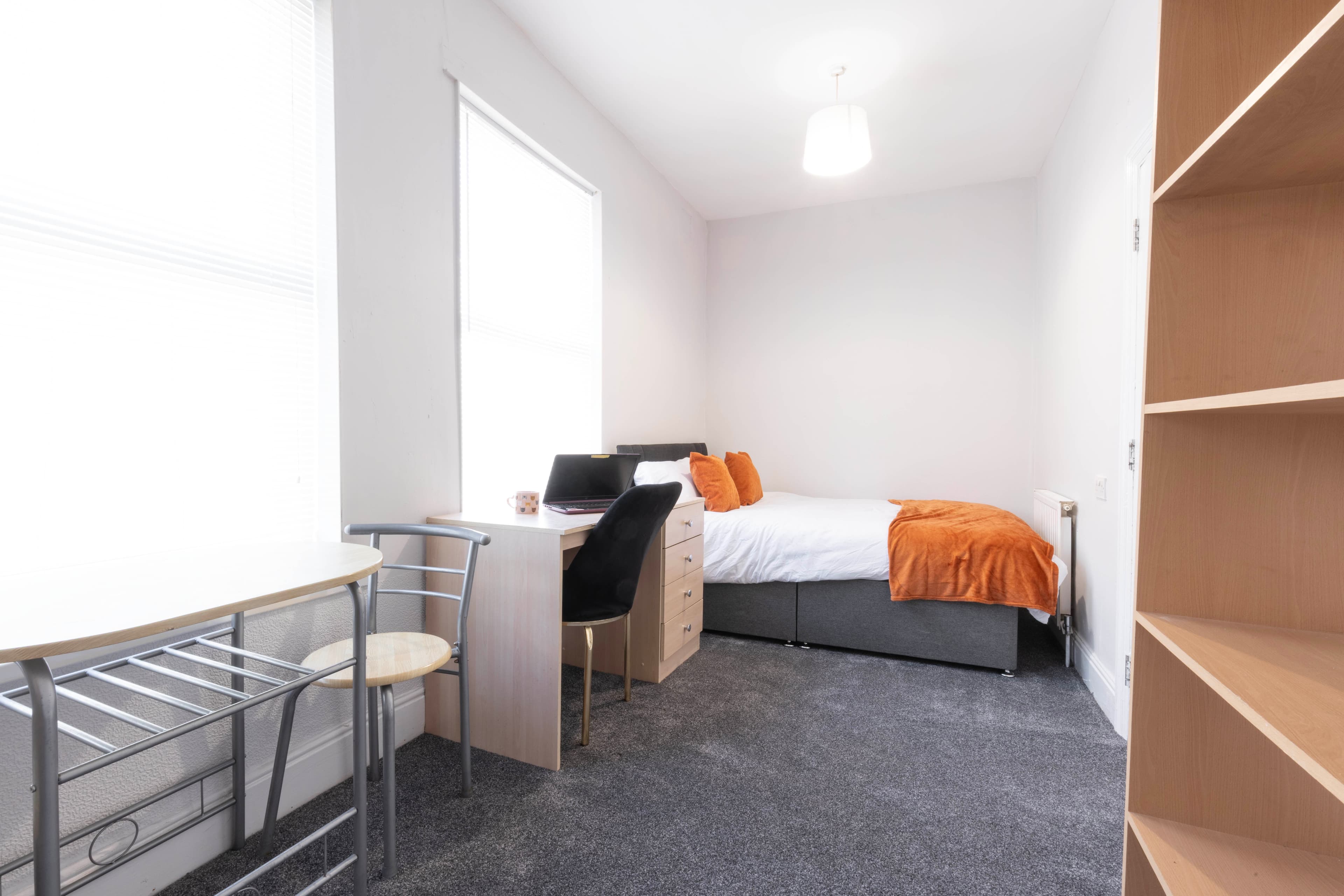 7 Bed House - Ash Gove thumbnail 4