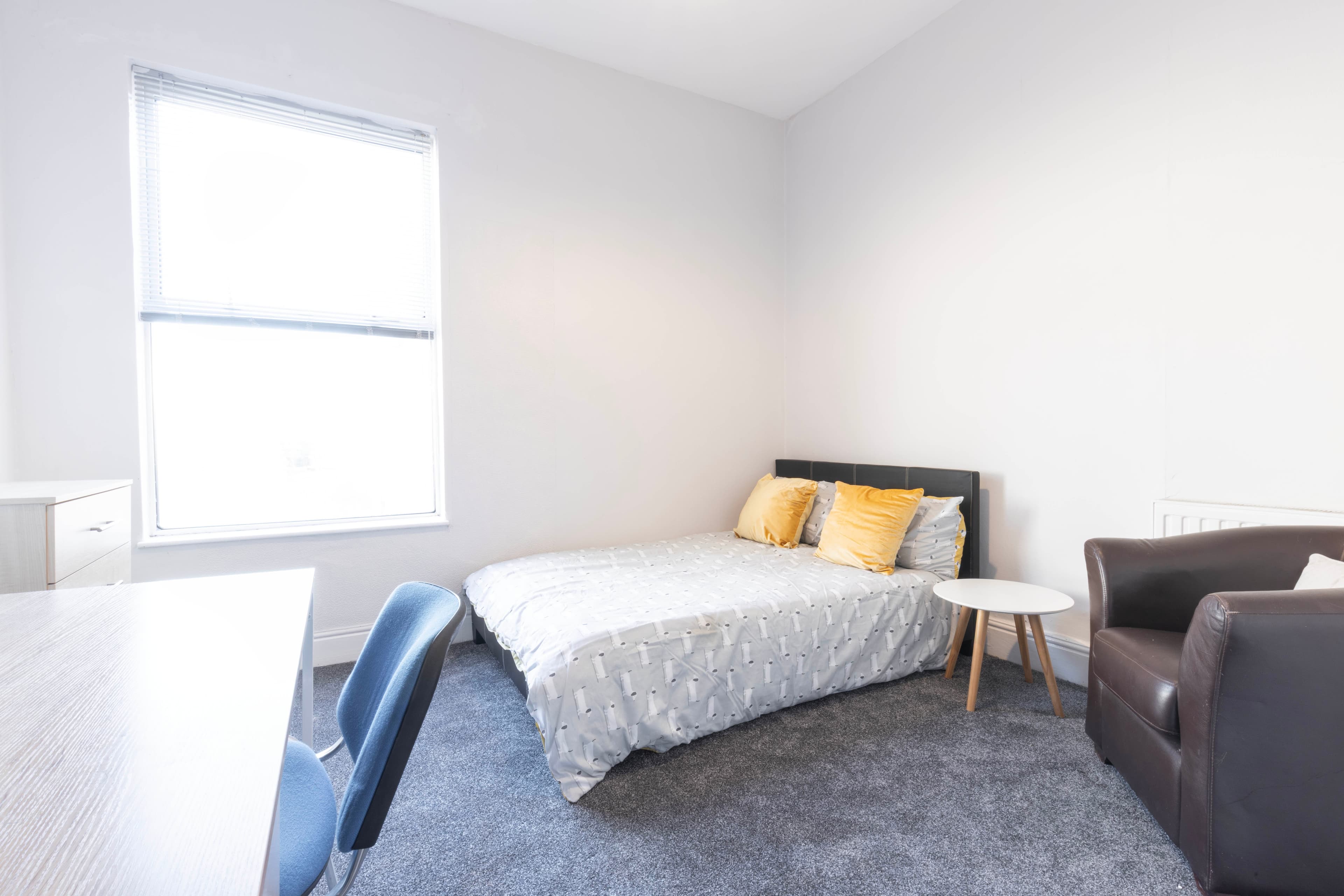 7 Bed House - Ash Gove thumbnail 7