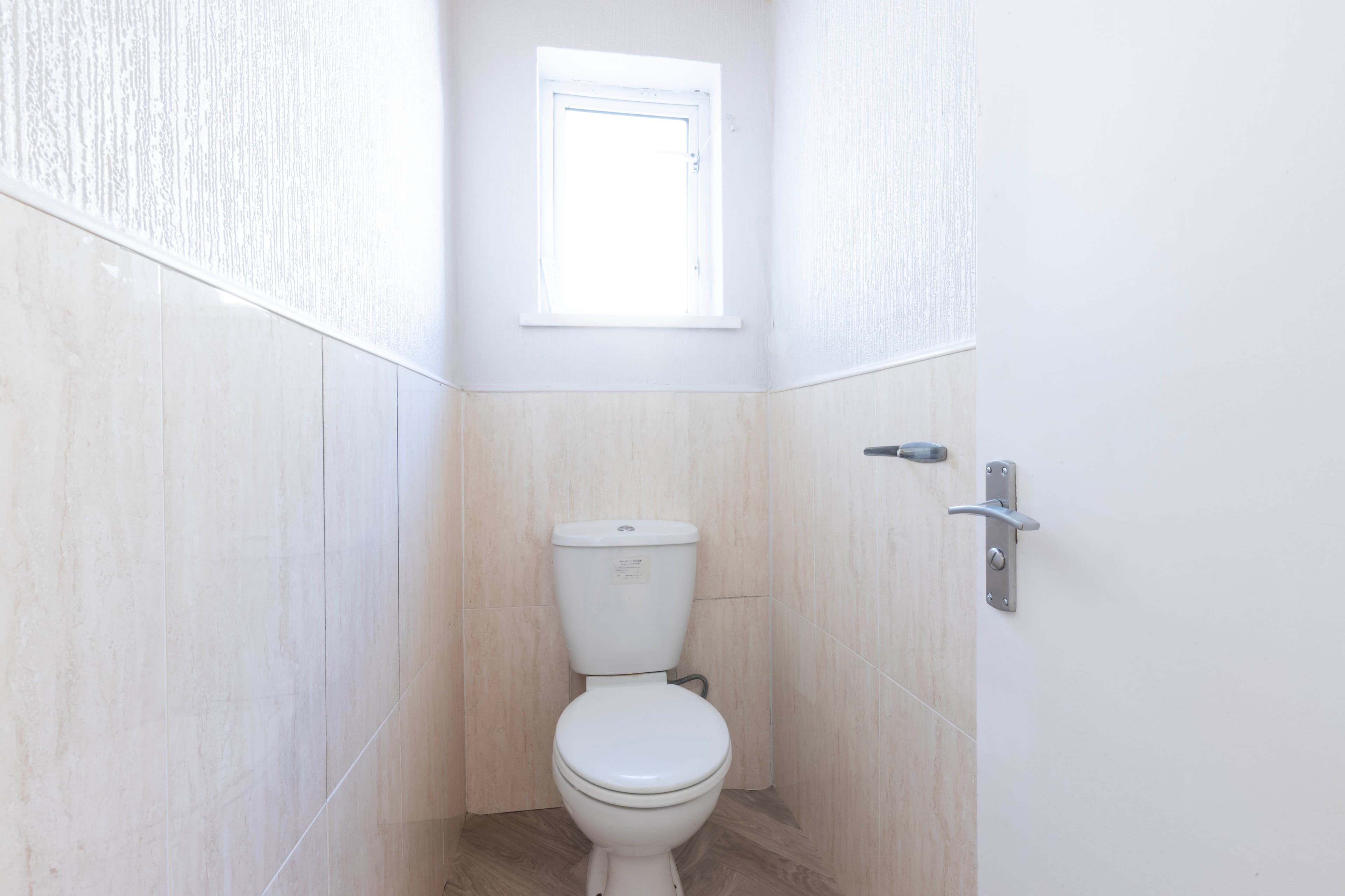 7 Bed House - Ash Gove thumbnail 9