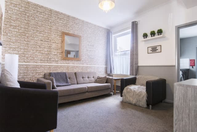 3 Bed House - Walgrave Street photo 1