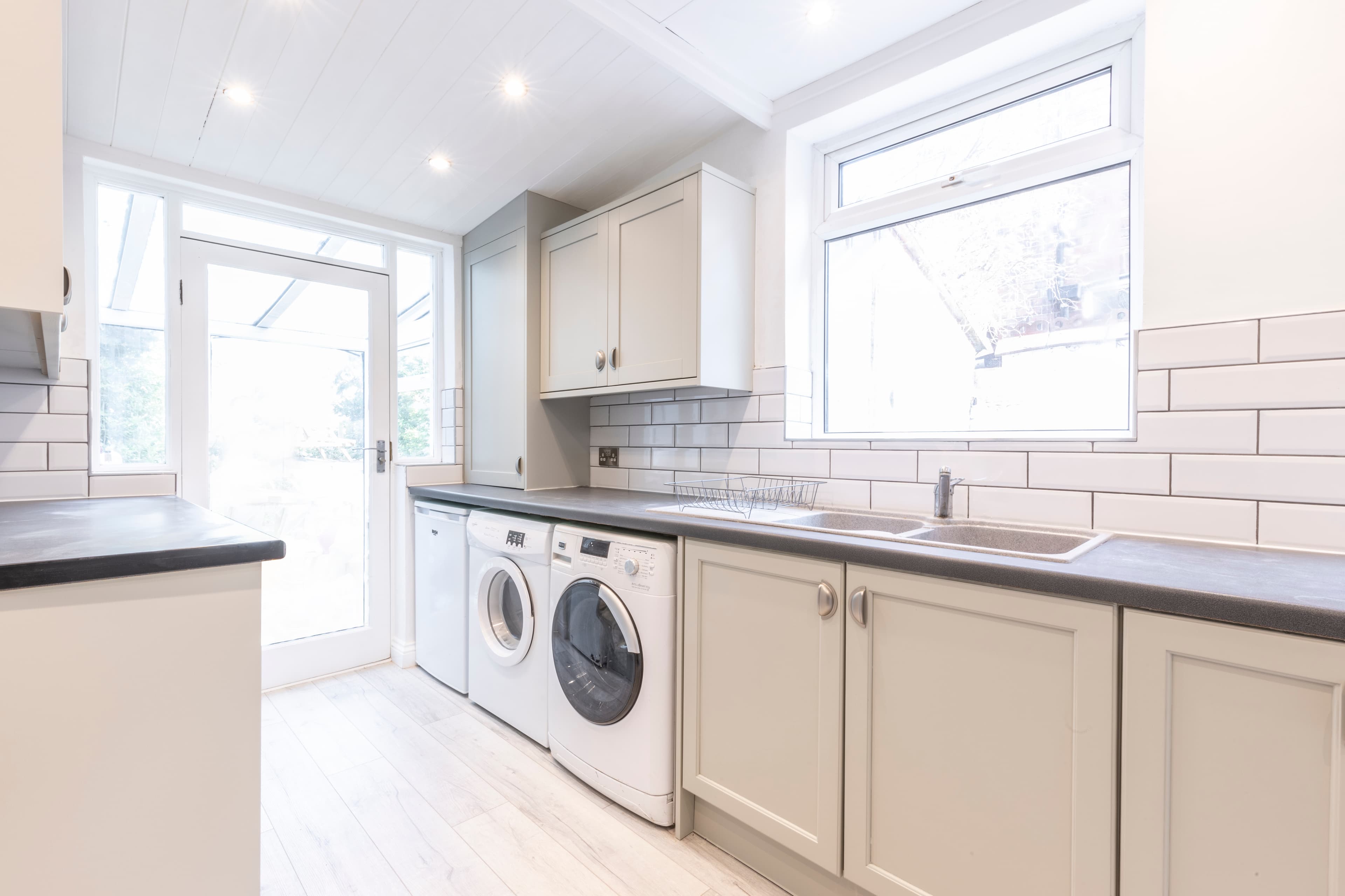 5 Bed House - Wellesley Avenue photo 1