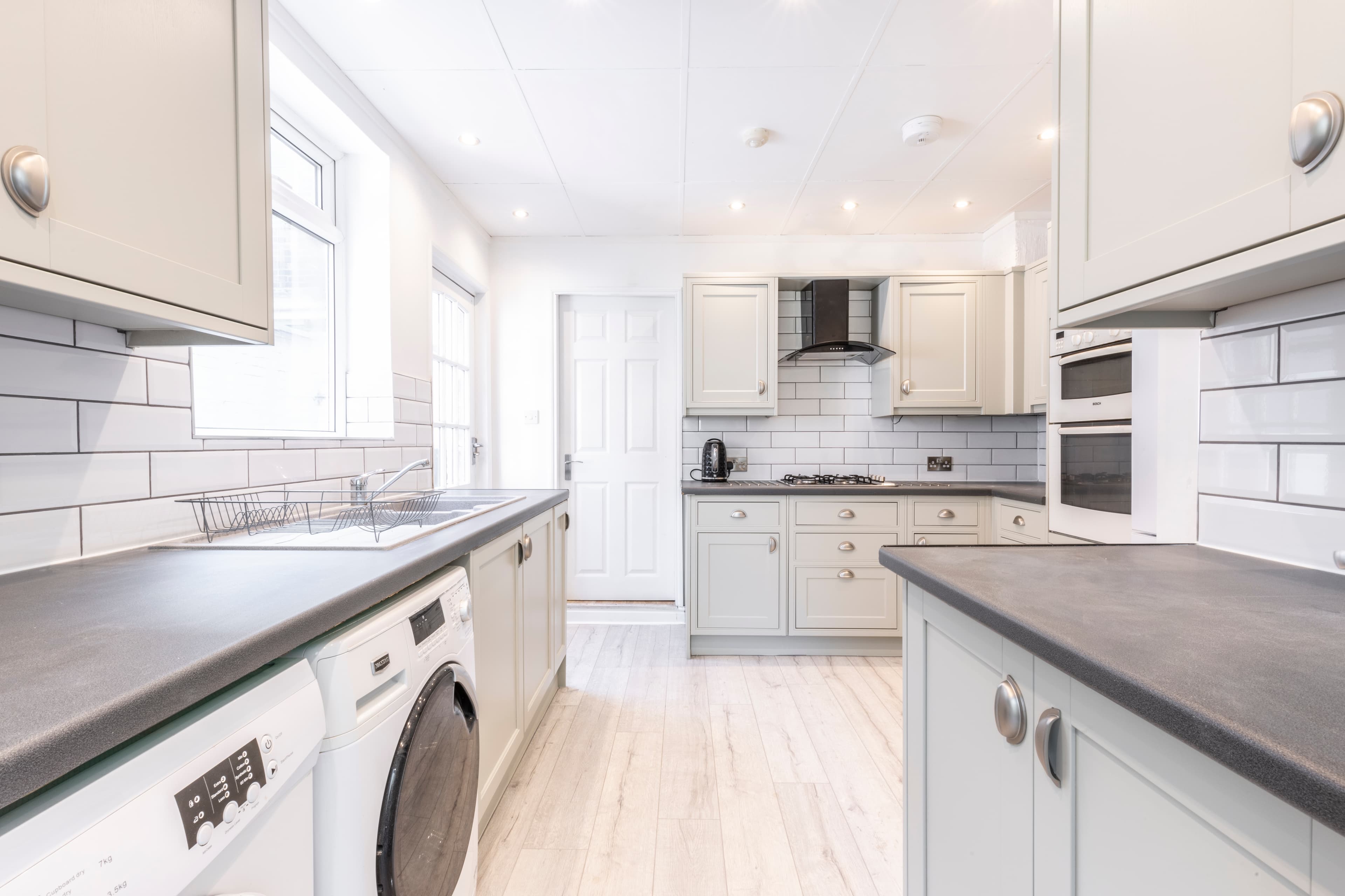 5 Bed House - Wellesley Avenue thumbnail 2