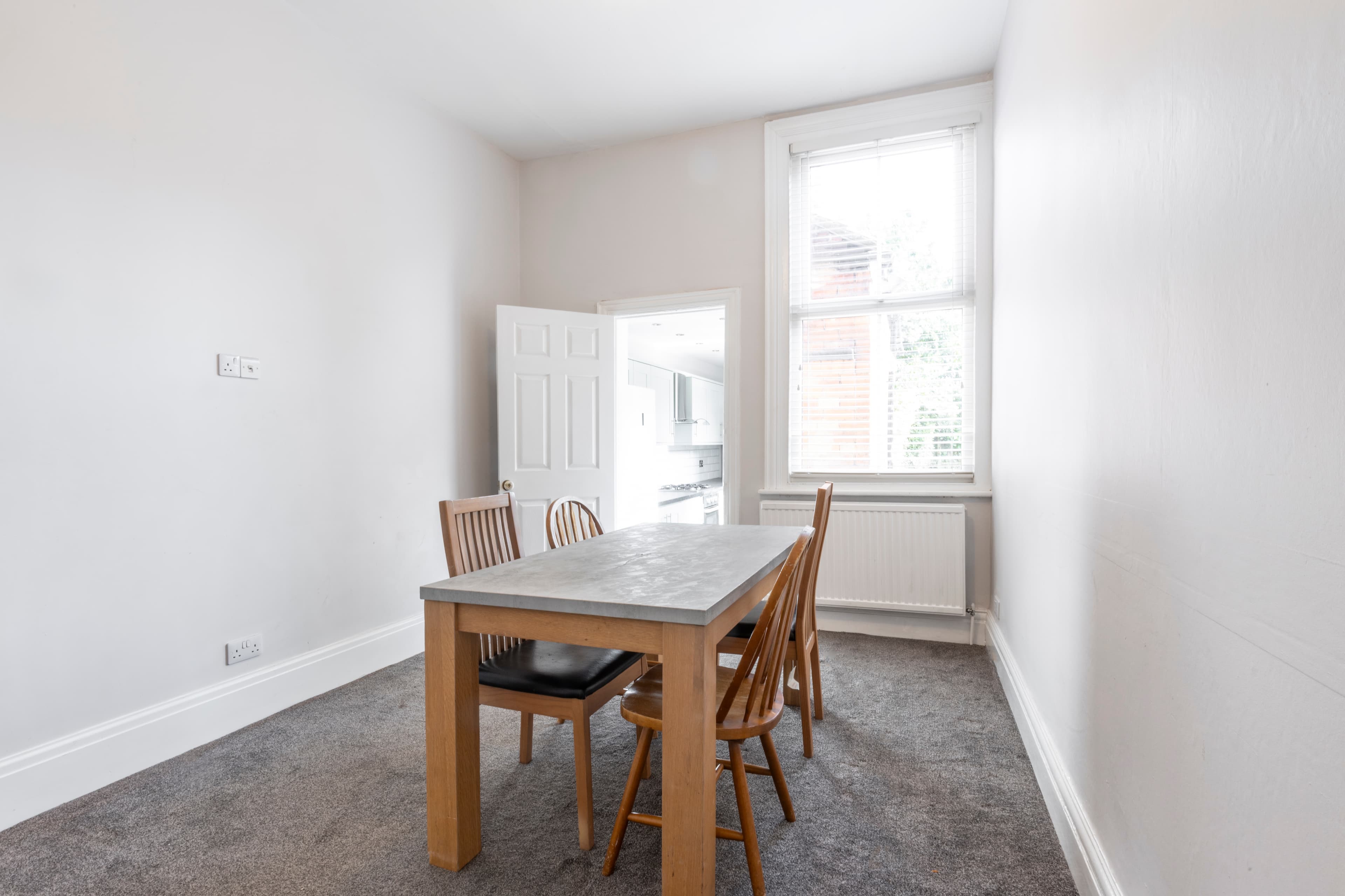 5 Bed House - Wellesley Avenue thumbnail 3