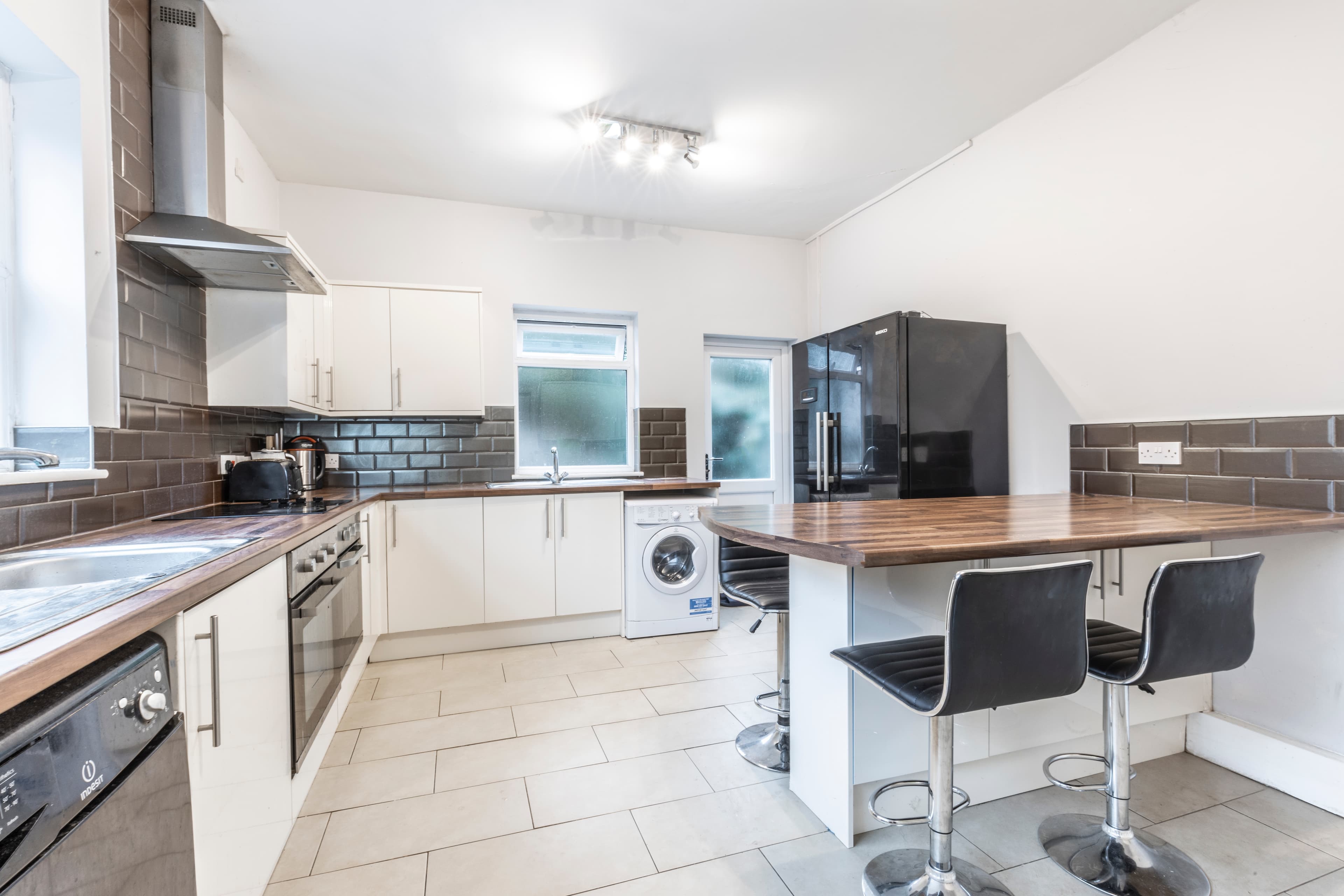 6 Bed House - Wellesley Avenue photo 1