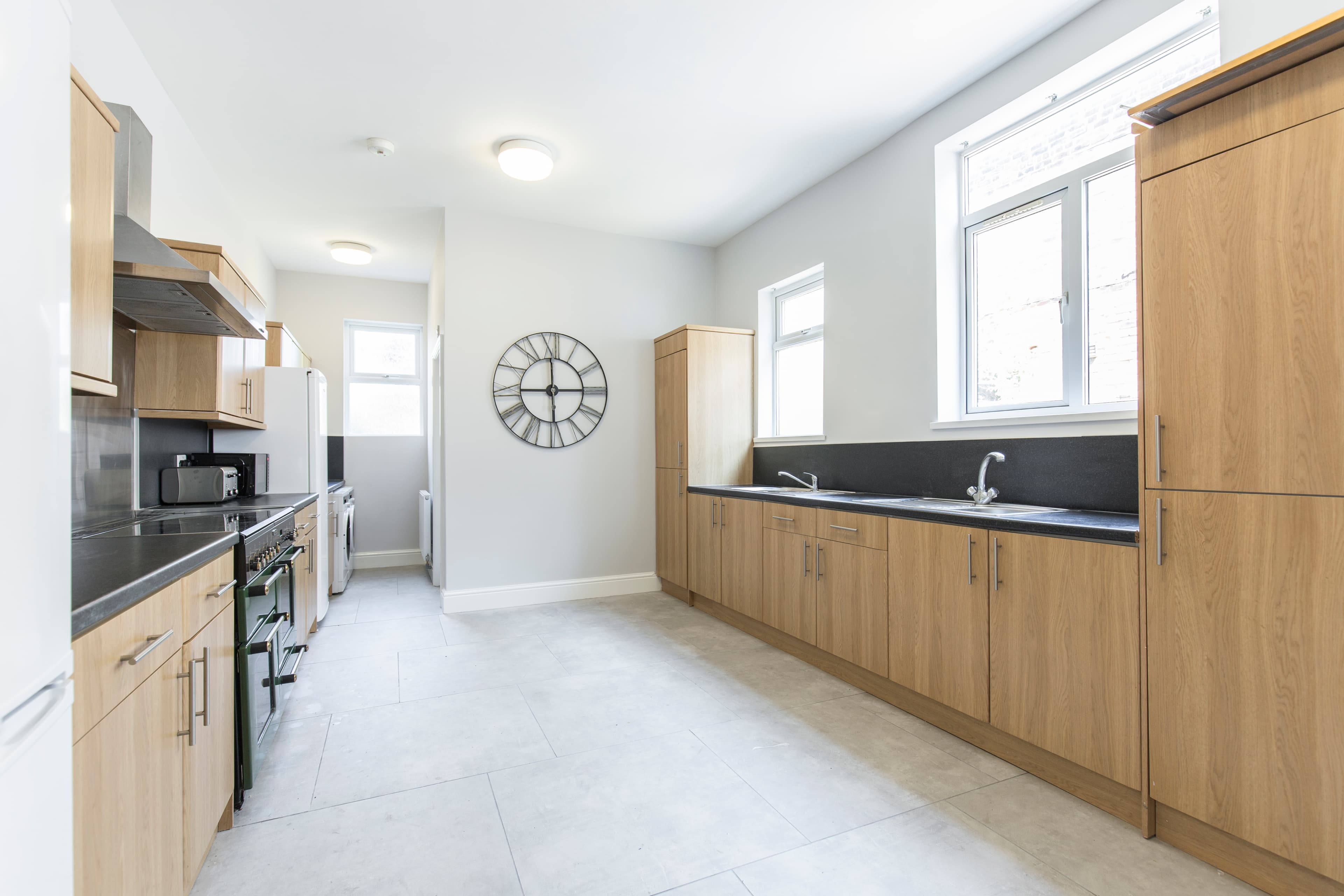 7 Bed House - Wellesley Avenue thumbnail 2