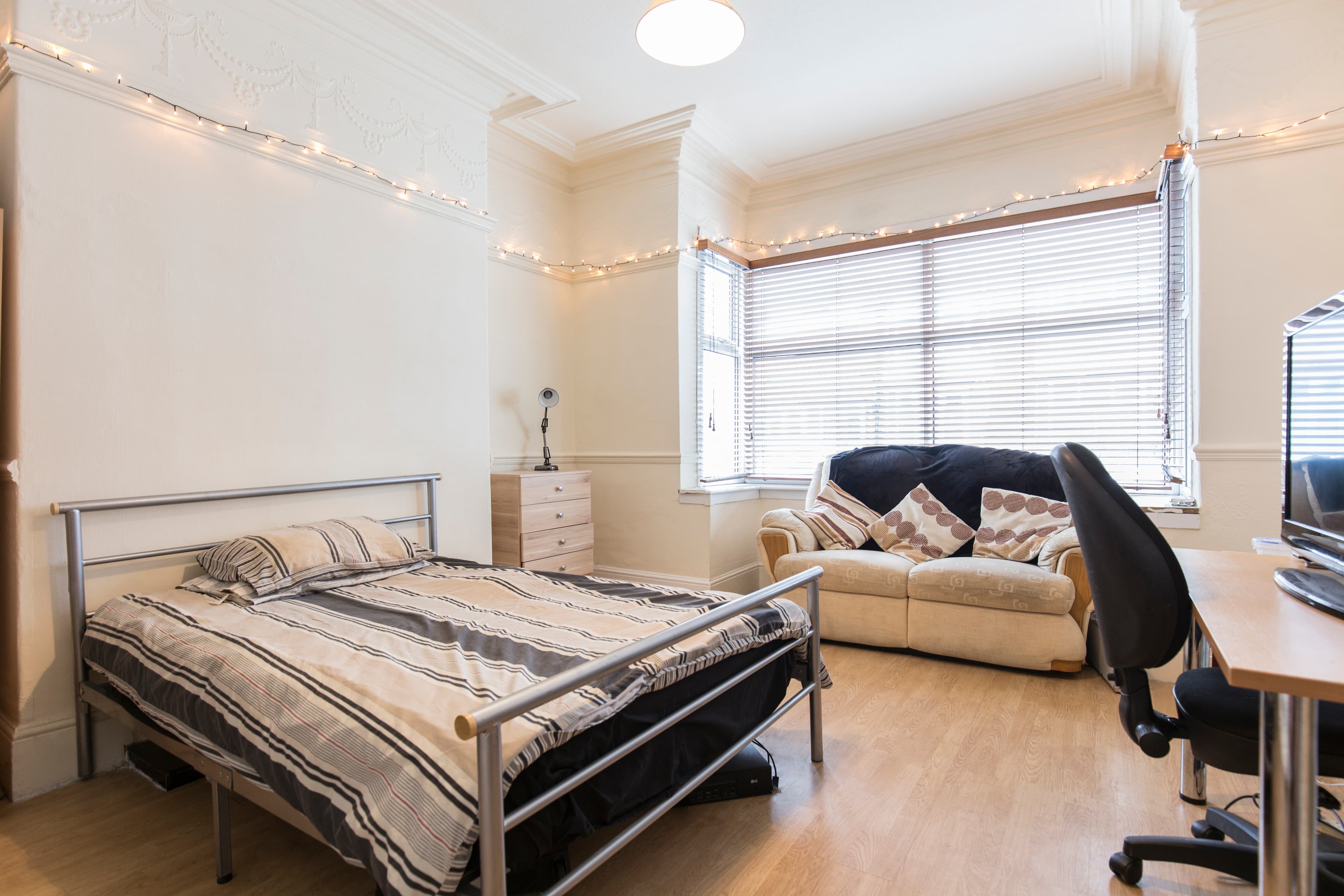 7 Bed House - Wellesley Avenue thumbnail 4