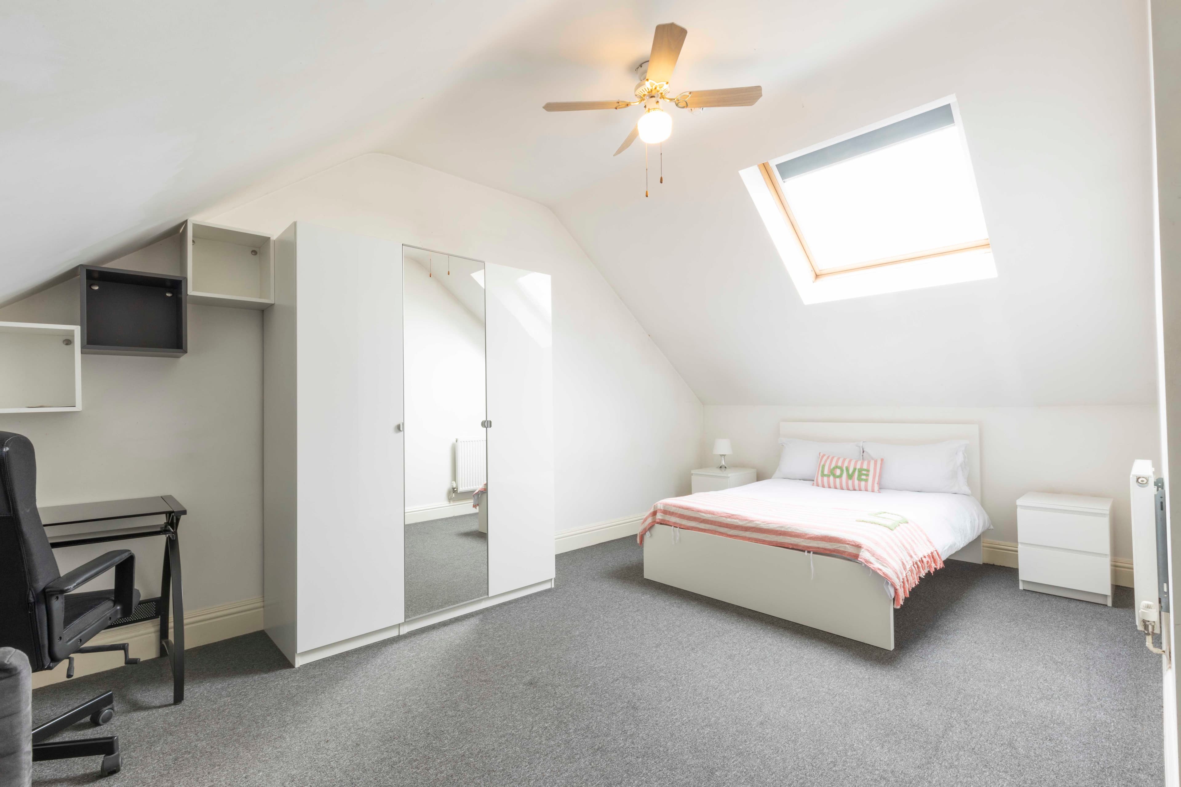 8 Bed House - Wellesley Avenue thumbnail 4