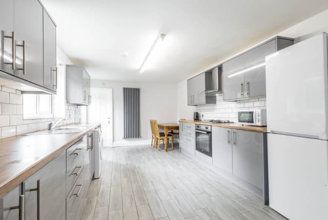 5 Bed House - Brooklyn Street photo 1