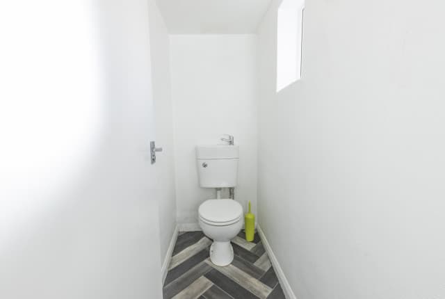 5 Bed House - Beresford Avenue thumbnail 5