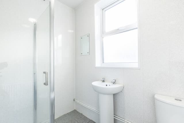 5 Bed House - Beresford Avenue thumbnail 9