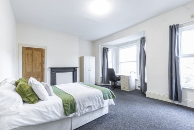 5 Bed House - Beresford Avenue thumbnail 8