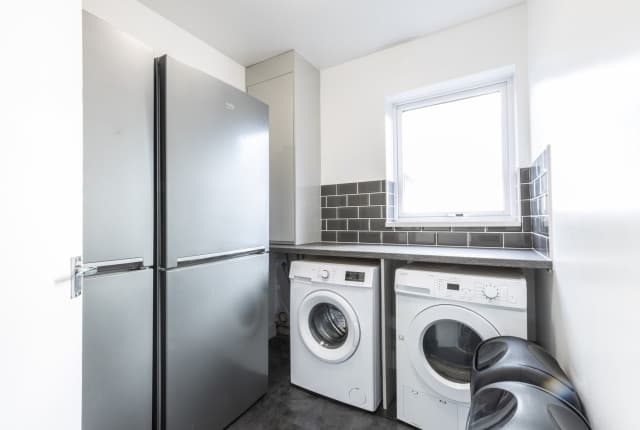 5 Bed House - Beresford Avenue thumbnail 10