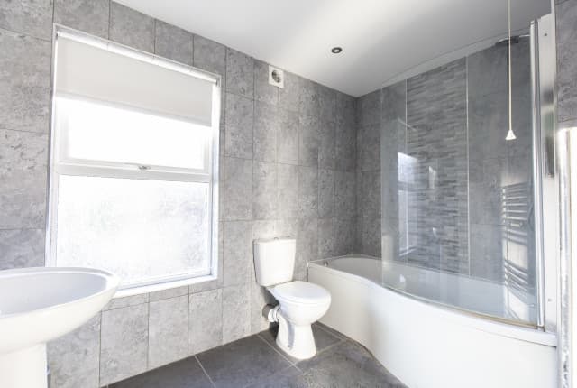 6 Bed House - Auckland Avenue thumbnail 10