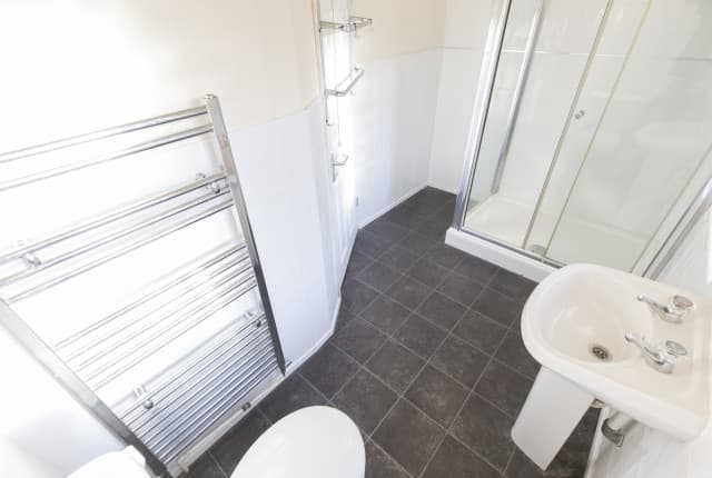 6 Bed House - Auckland Avenue thumbnail 11