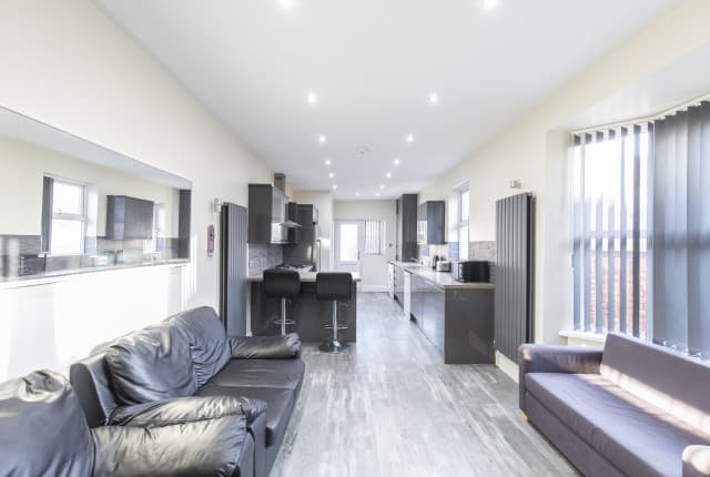 6 Bed House - Auckland Avenue thumbnail 2