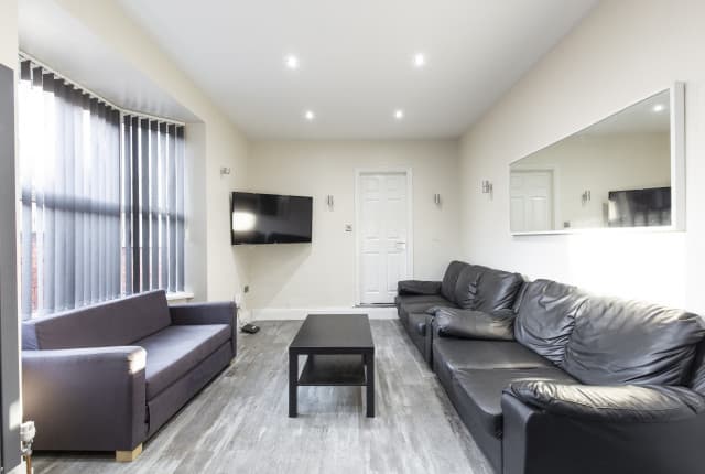 6 Bed House - Auckland Avenue thumbnail 3