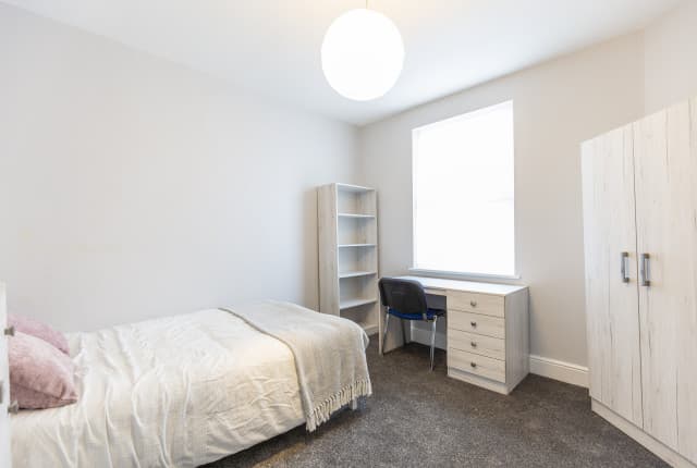 6 Bed House - Auckland Avenue thumbnail 7