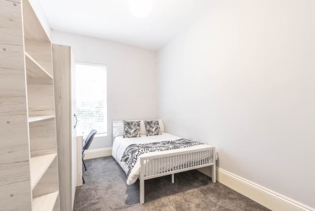 6 Bed House - Auckland Avenue thumbnail 8