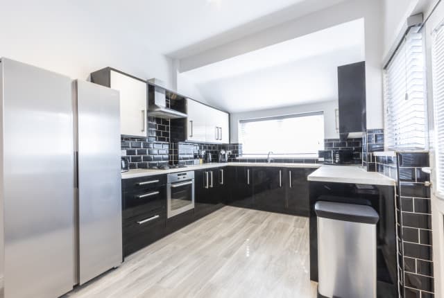 5 Bed House - Brooklyn Street thumbnail 2