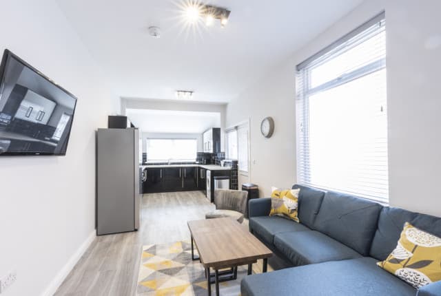 5 Bed House - Brooklyn Street thumbnail 3