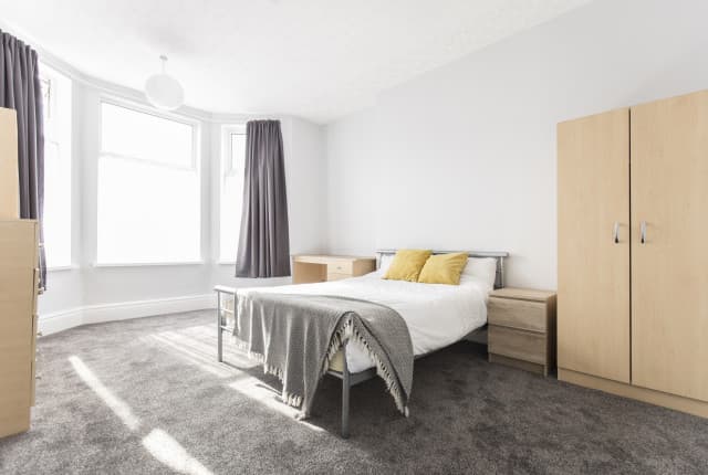 7 Bed House - Ash Grove thumbnail 11