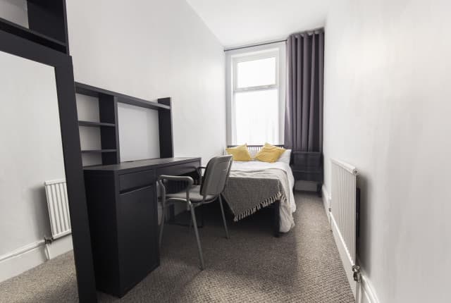 7 Bed House - Ash Grove thumbnail 12