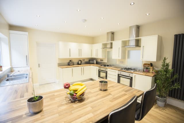 7 Bed House - Ash Grove thumbnail 3