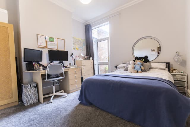 7 Bed House - Ash Grove thumbnail 7